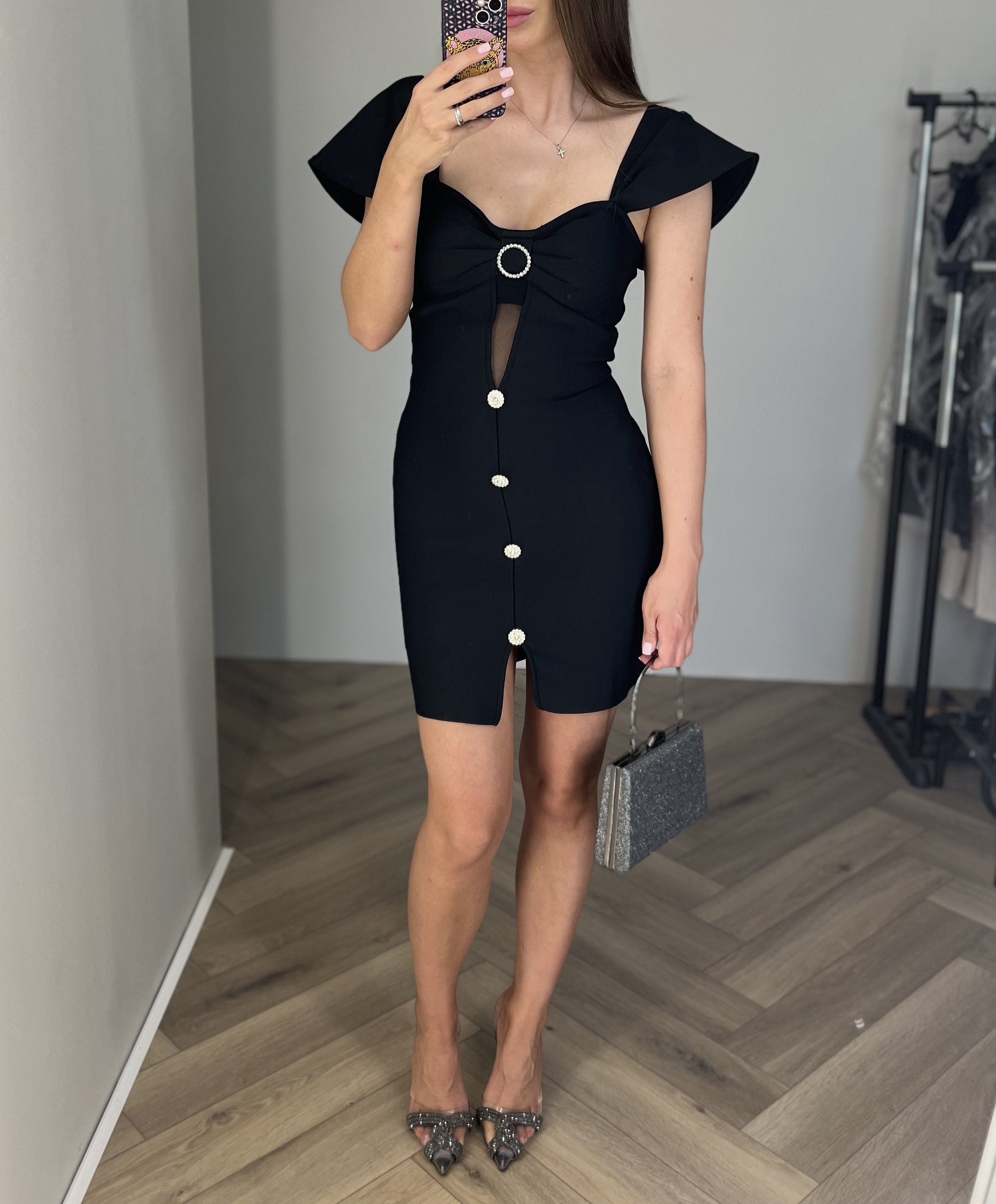 Juoda elegantiška suknelė