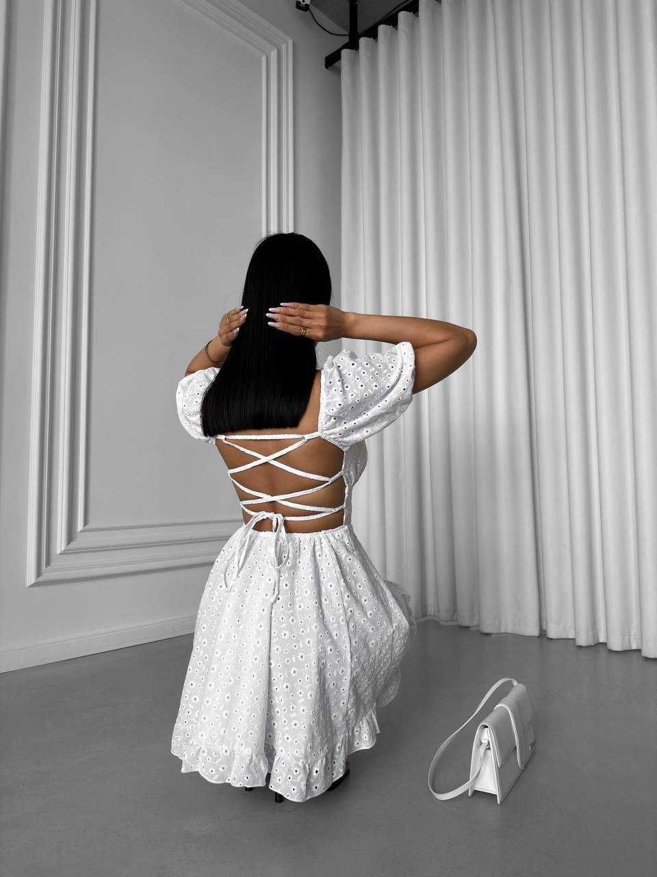 Balta vasarinė suknelė