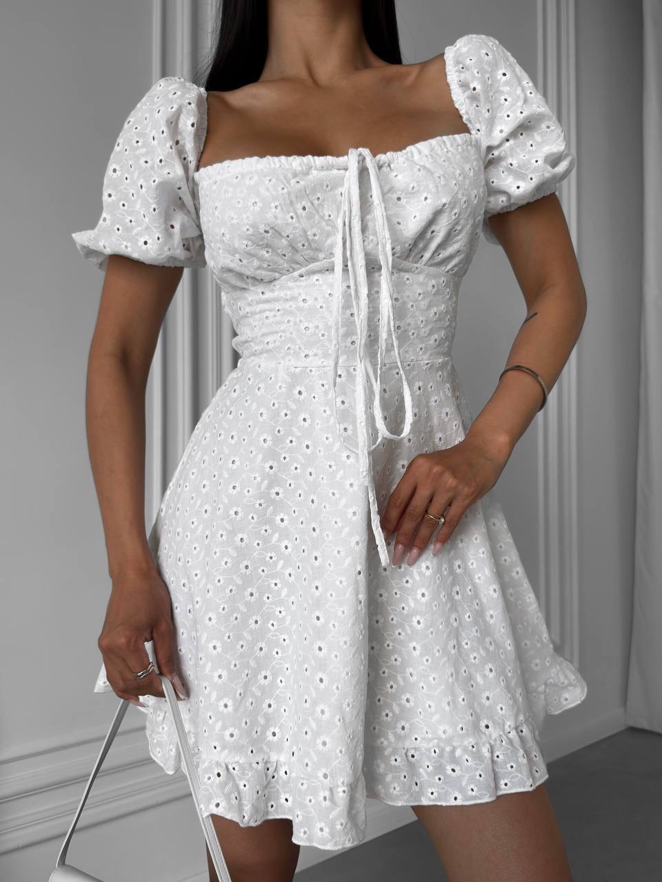 Balta vasarinė suknelė