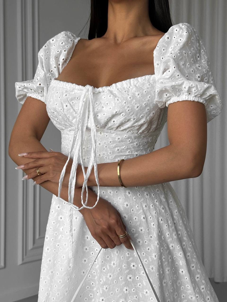 Balta vasarinė suknelė