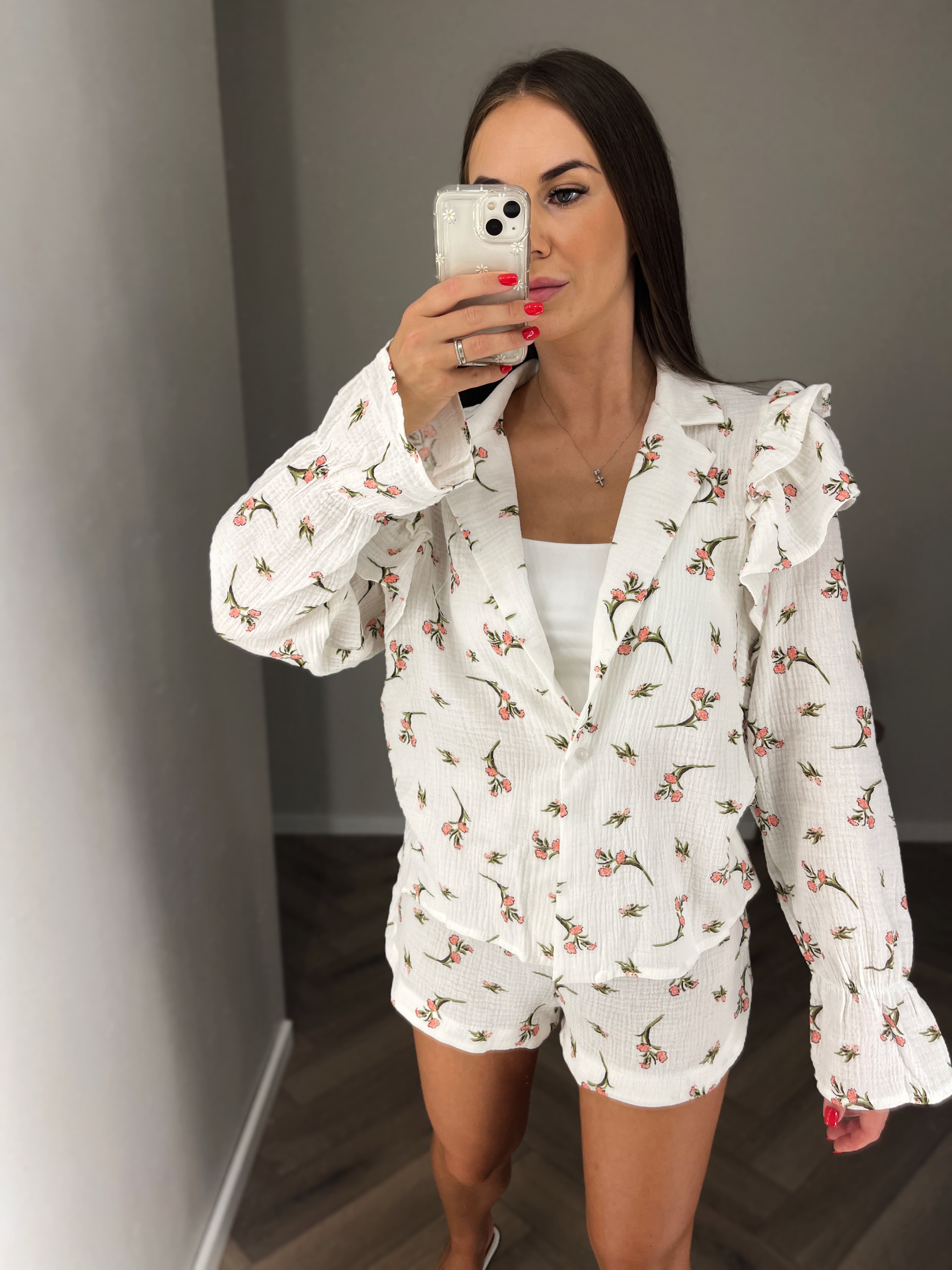 Baltas muslino kostiumėlis