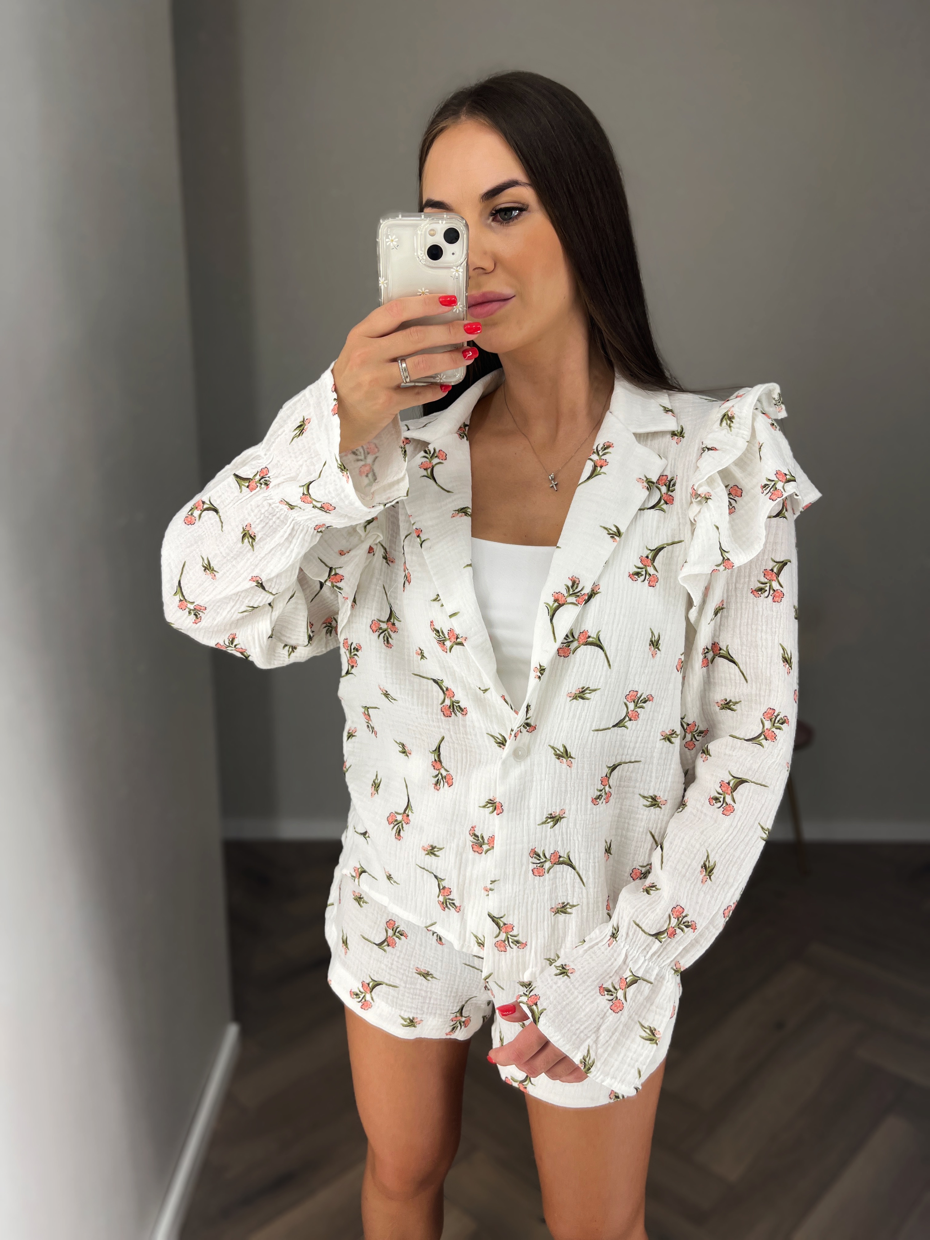 Baltas muslino kostiumėlis