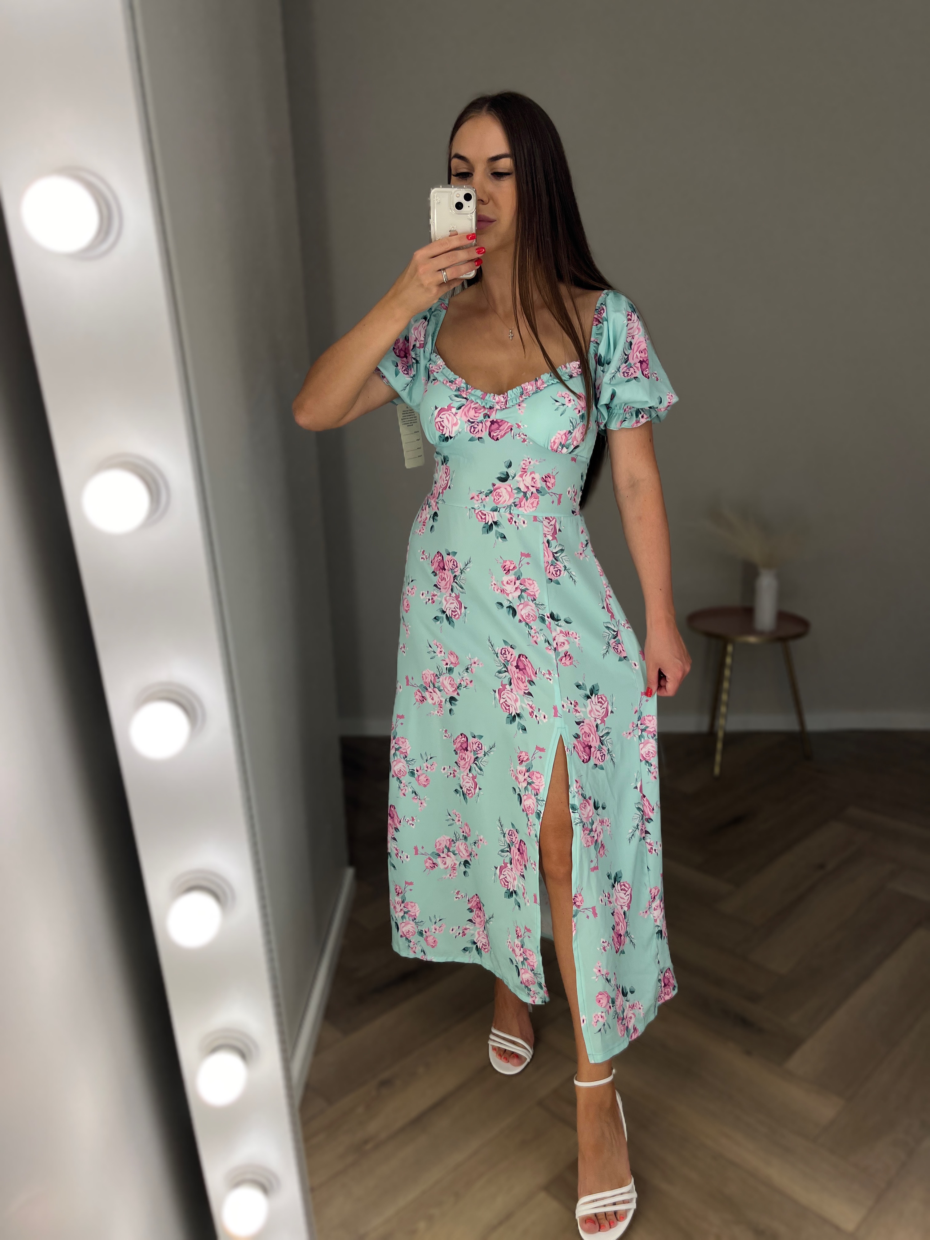 Mėtinės spalvos suknelė