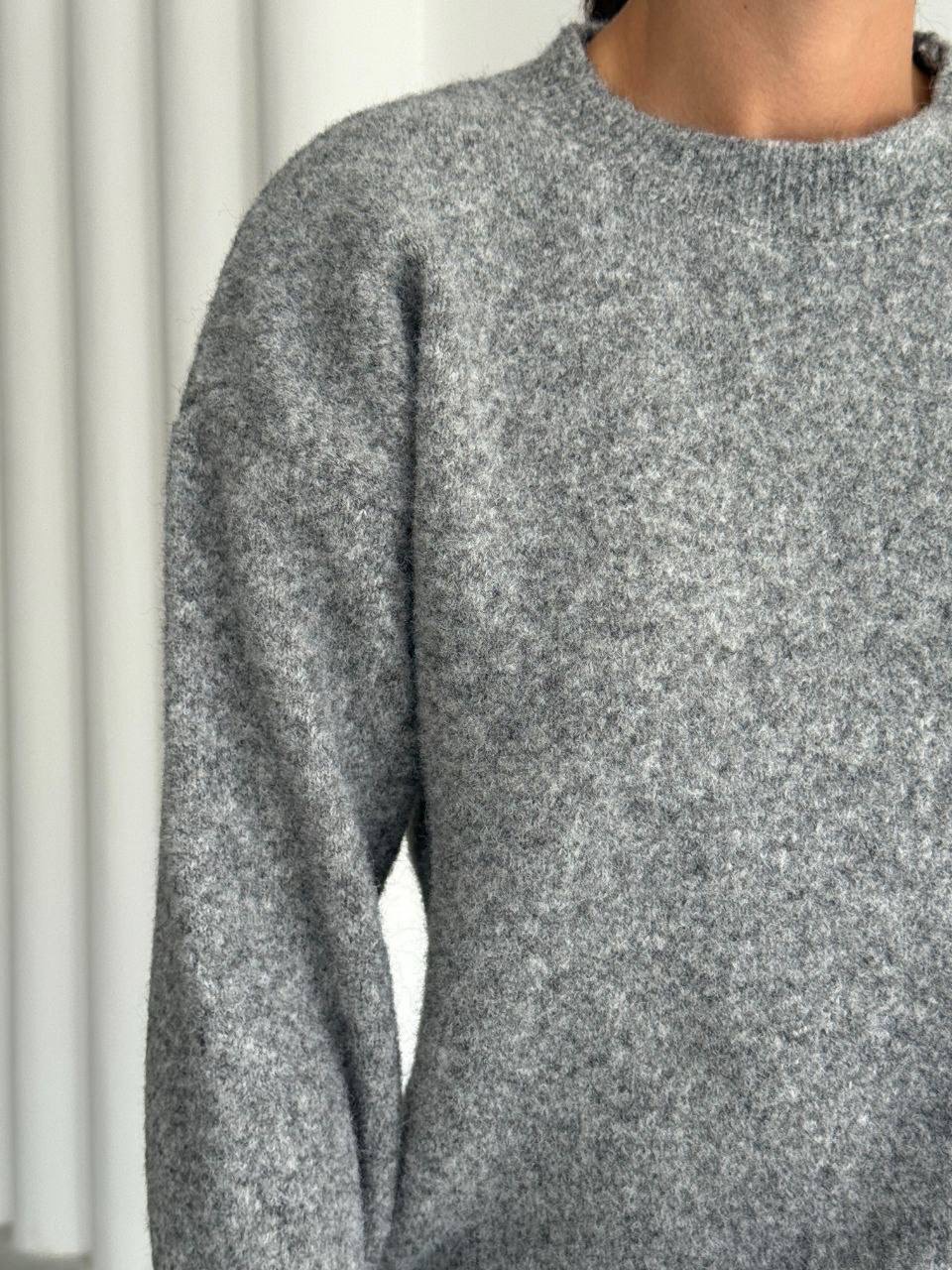 Pilkas megztinis