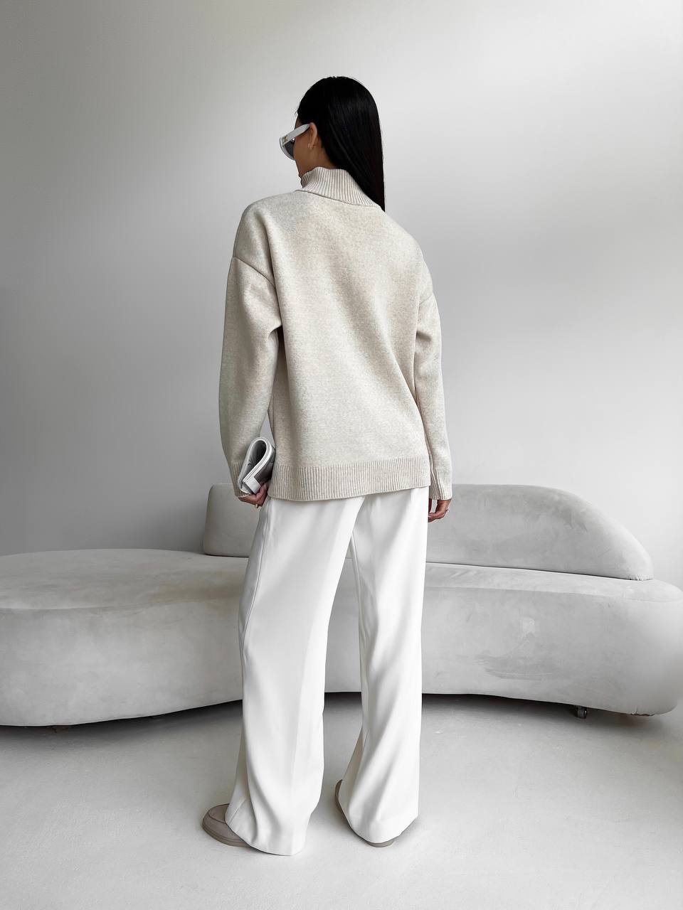 Smėlio spalvos megztinis