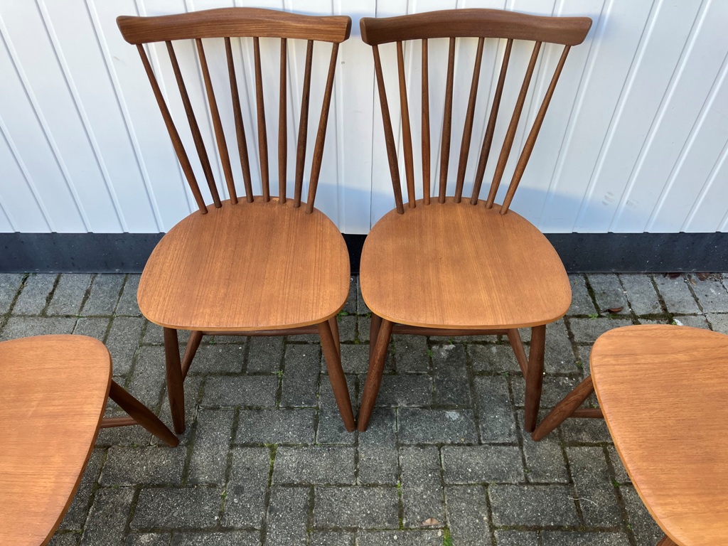 4 chaises NESTO en teck des années 60
