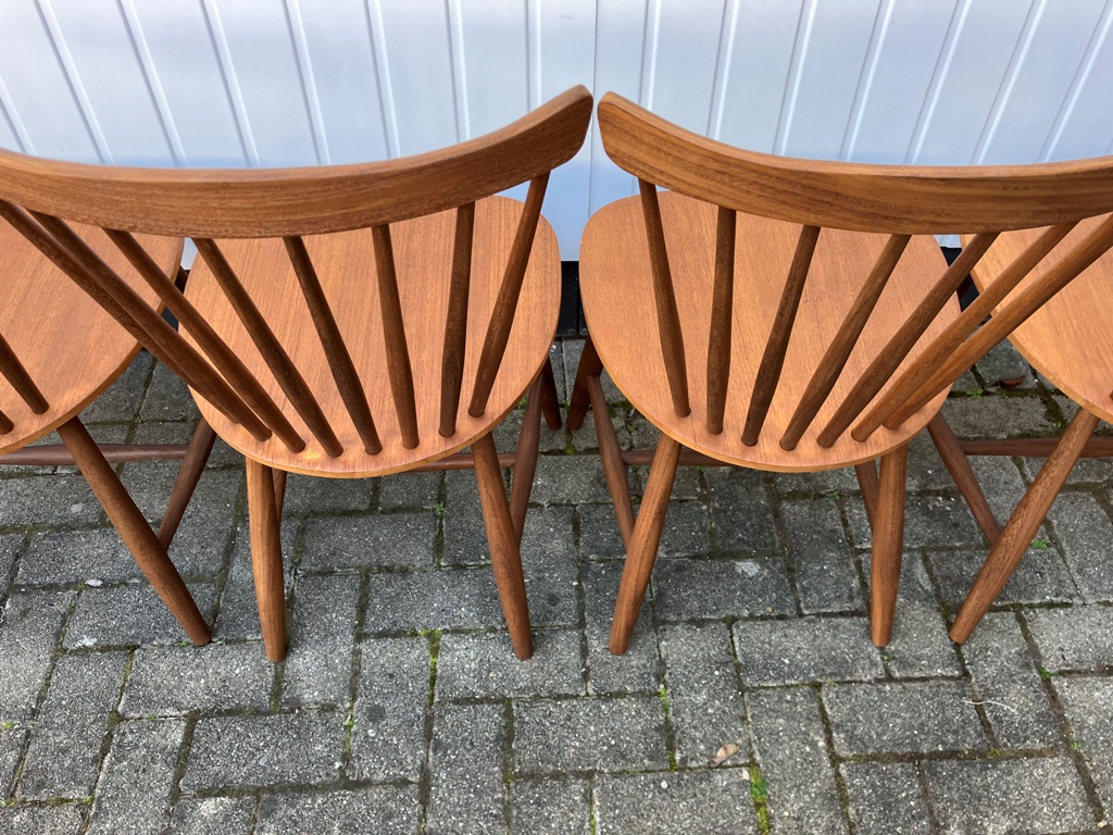 4 chaises NESTO en teck des années 60