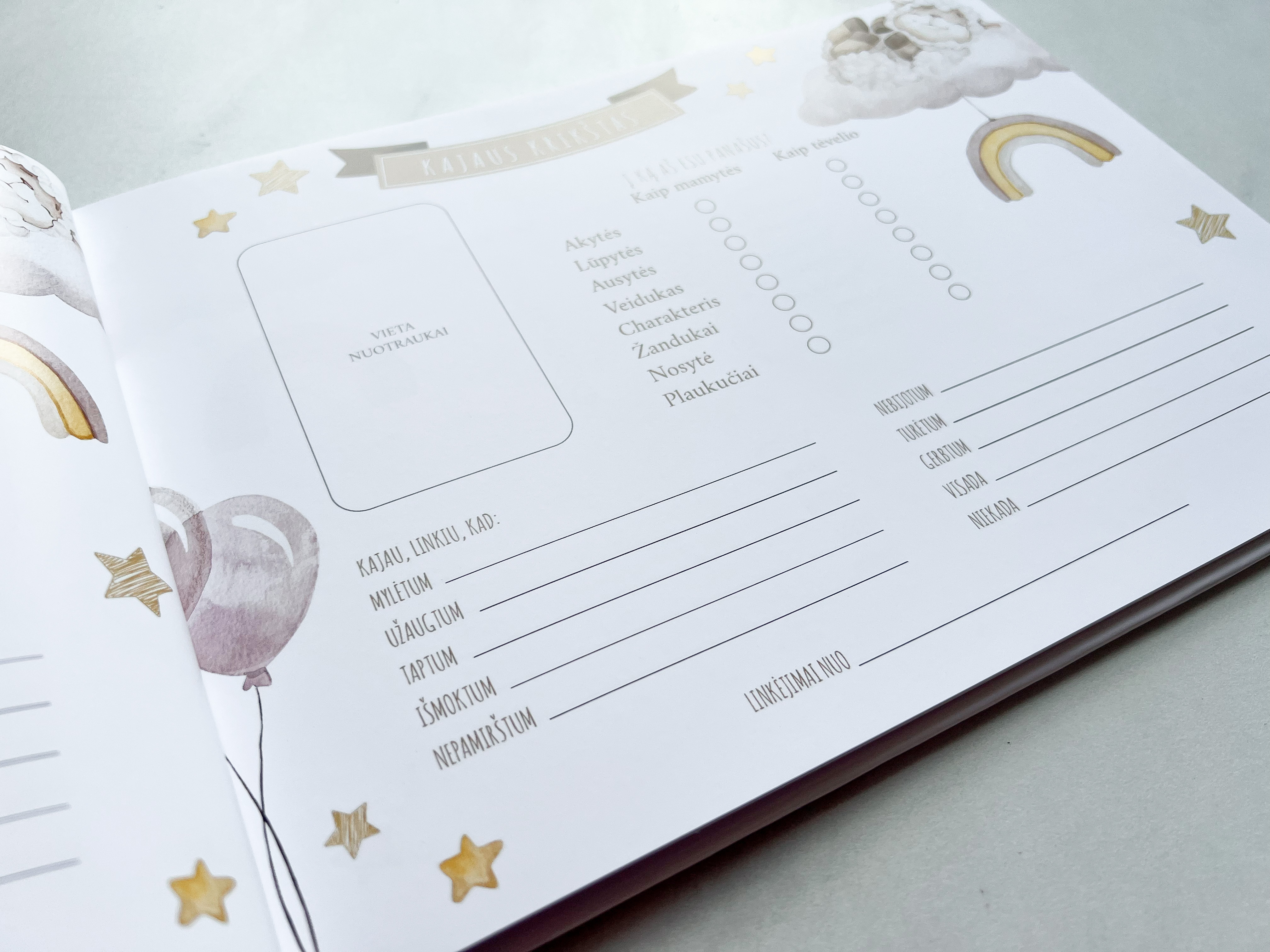 Palinkėjimų knyga "LAIMINGI AVINĖLIAI" | 28x20cm