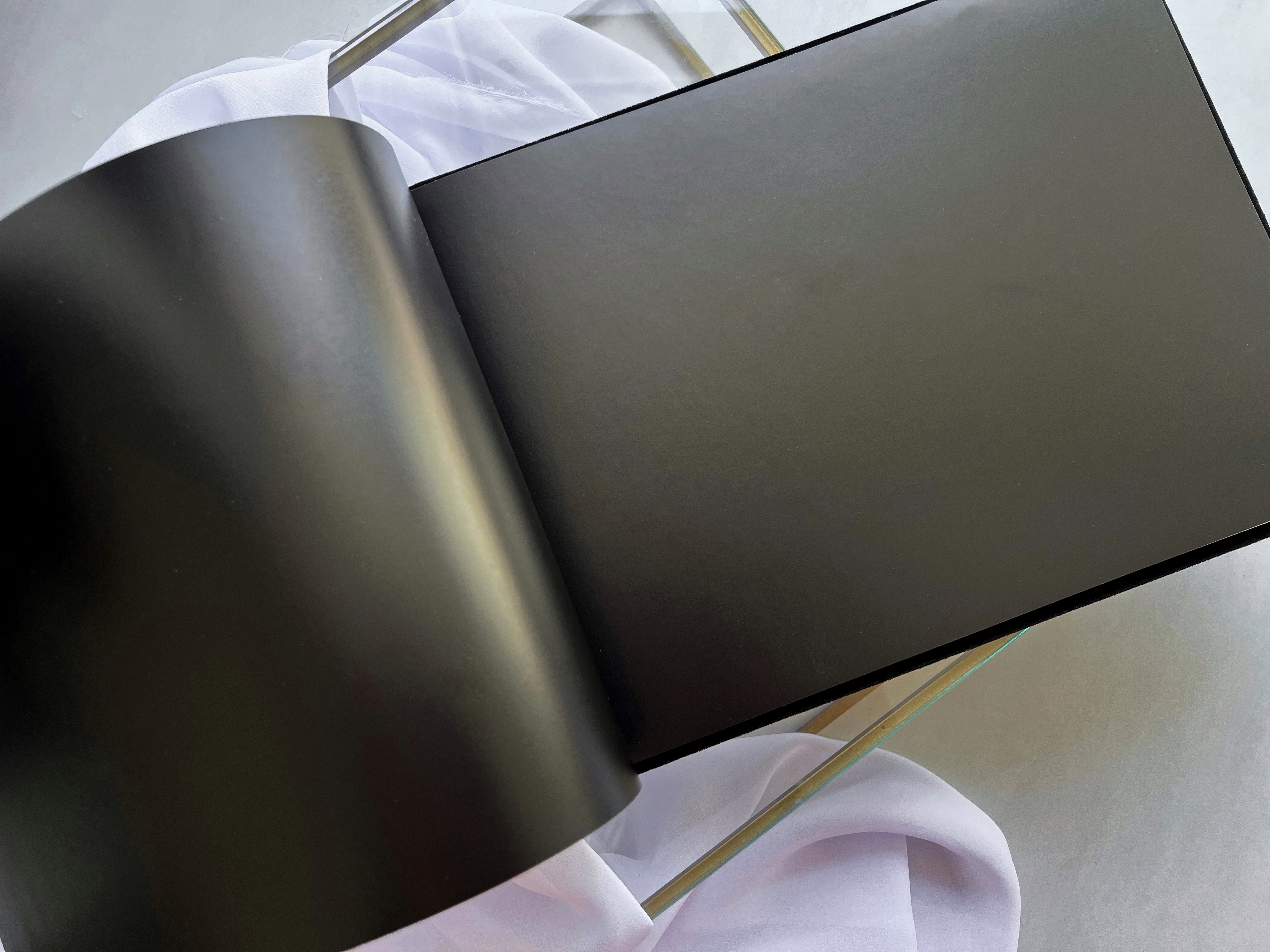 Palinkėjimų knyga "JUODI PUSLAPIAI" | 28x20cm