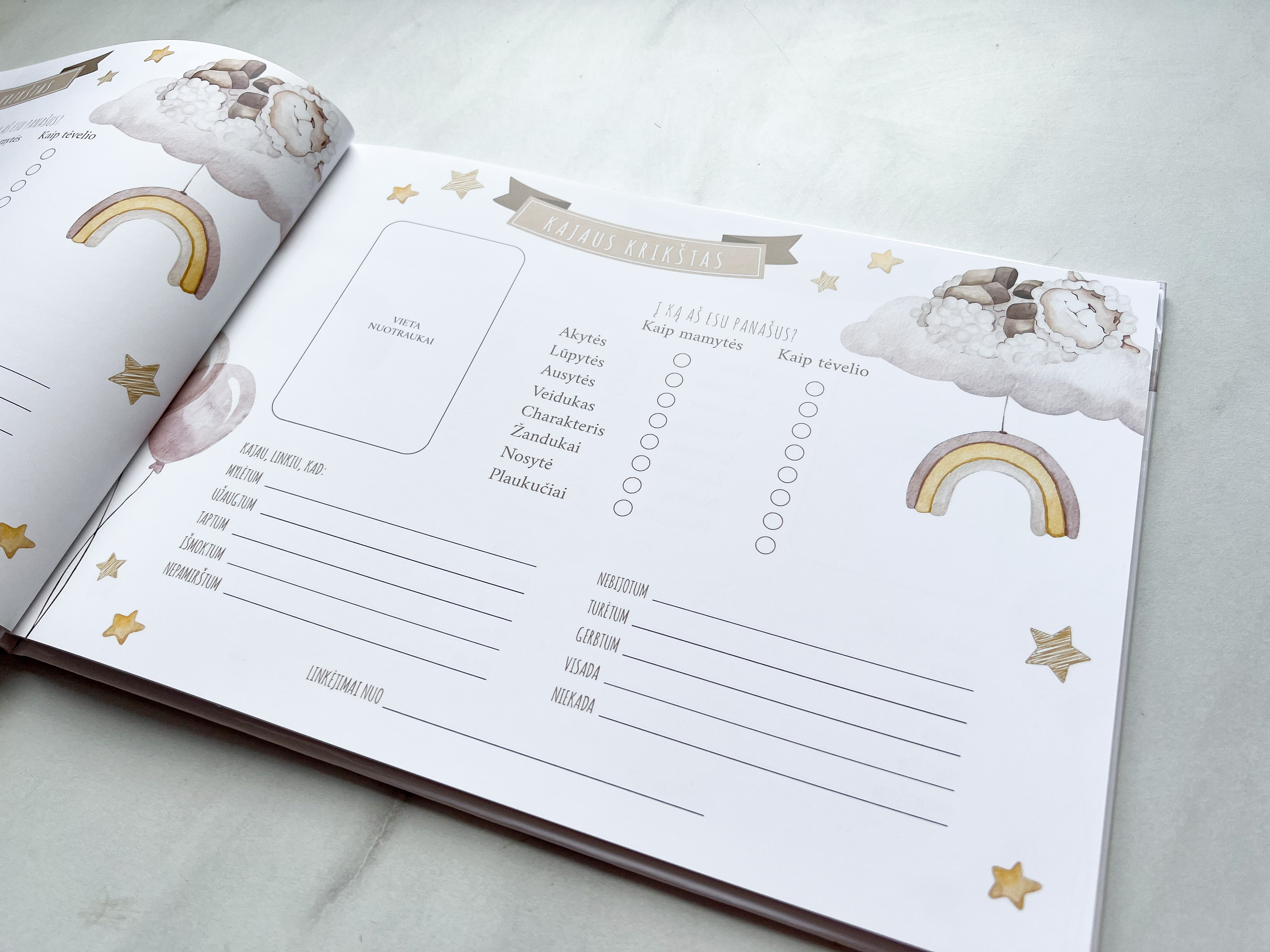 Palinkėjimų knyga "LAIMINGI AVINĖLIAI" | 28x20cm