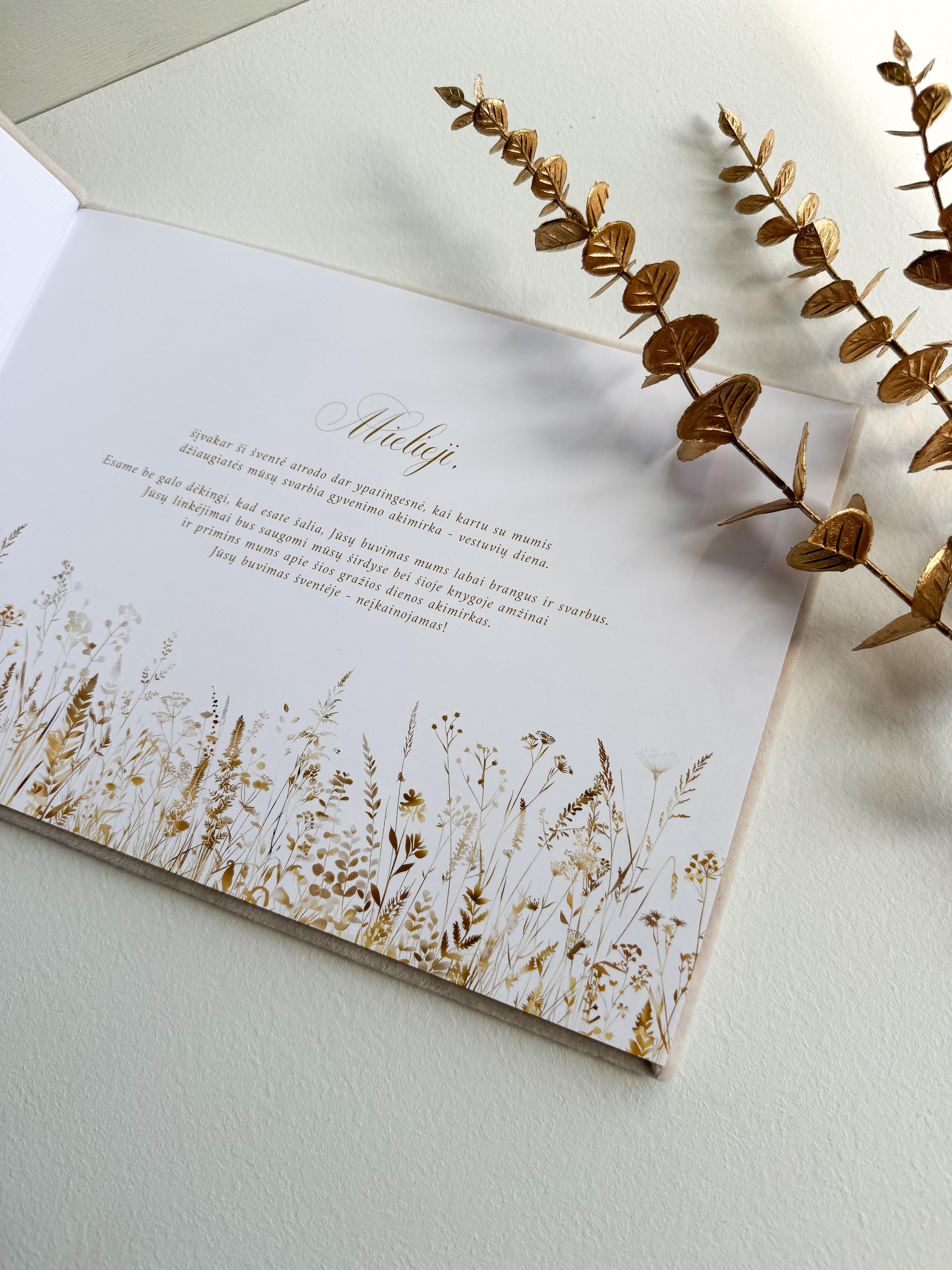 Palinkėjimų knyga "AUKSINĖS LAUKO GĖLĖS" | 28x20cm