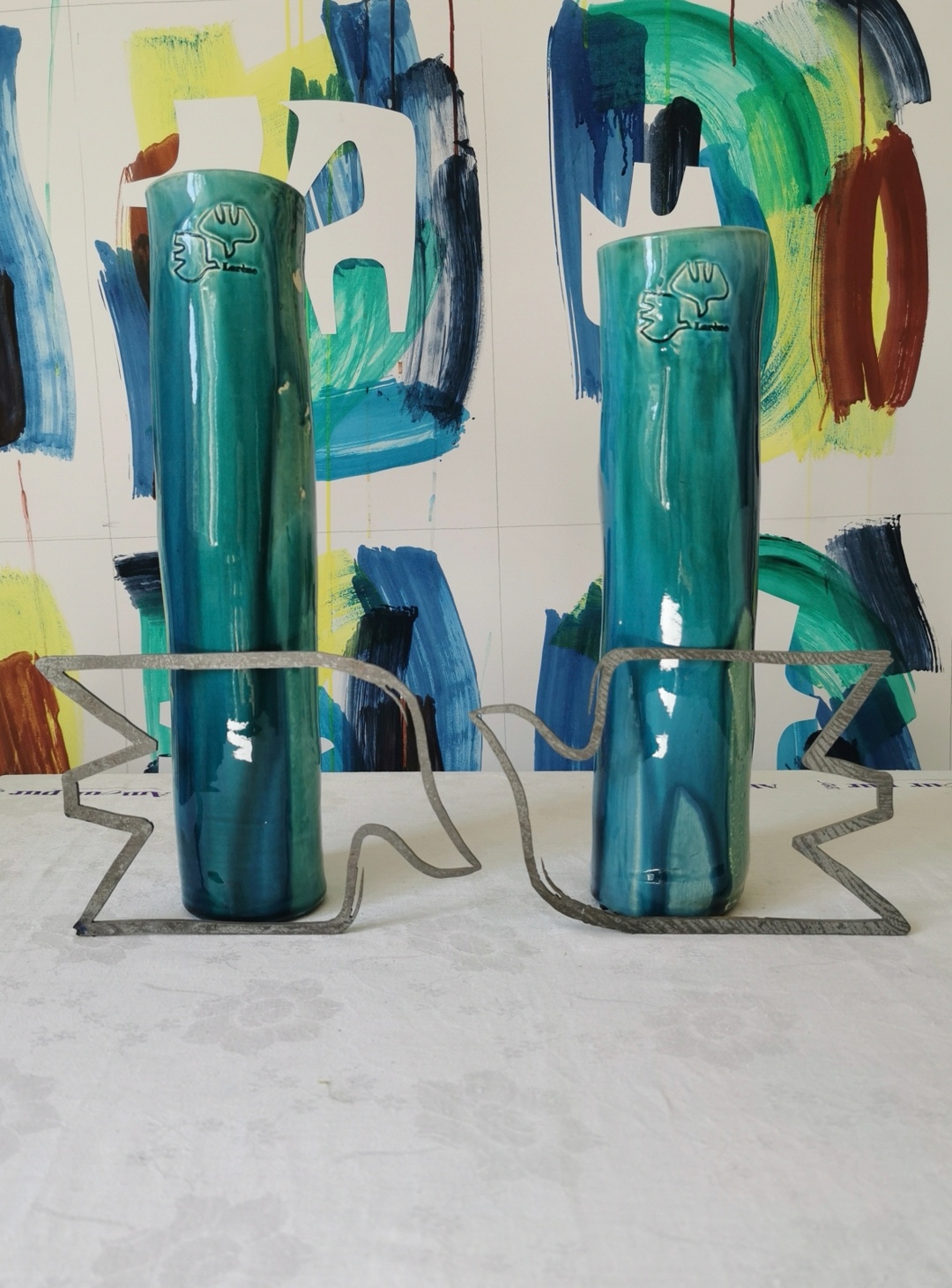 Paire de vases sculptés