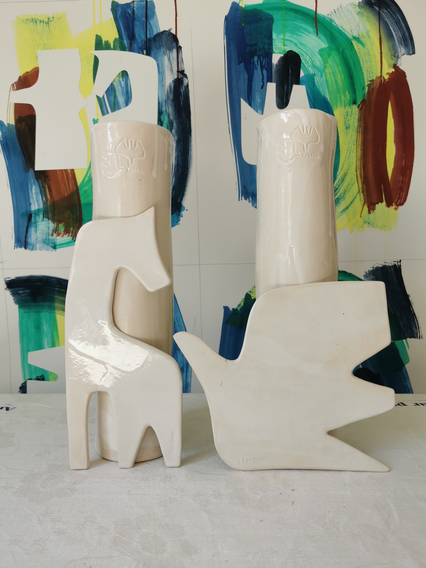 Paire de vases sculptés