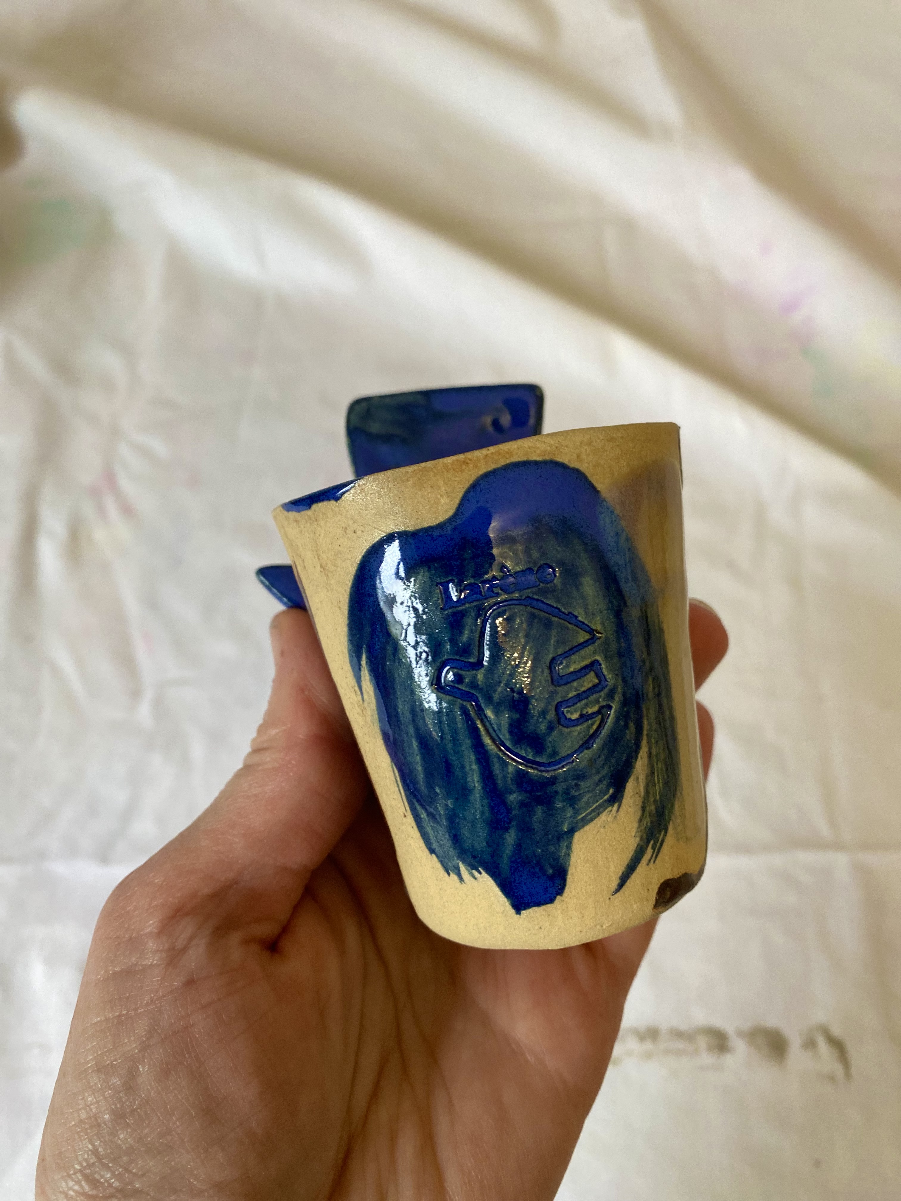 gobelets sculptés en grès émaillé