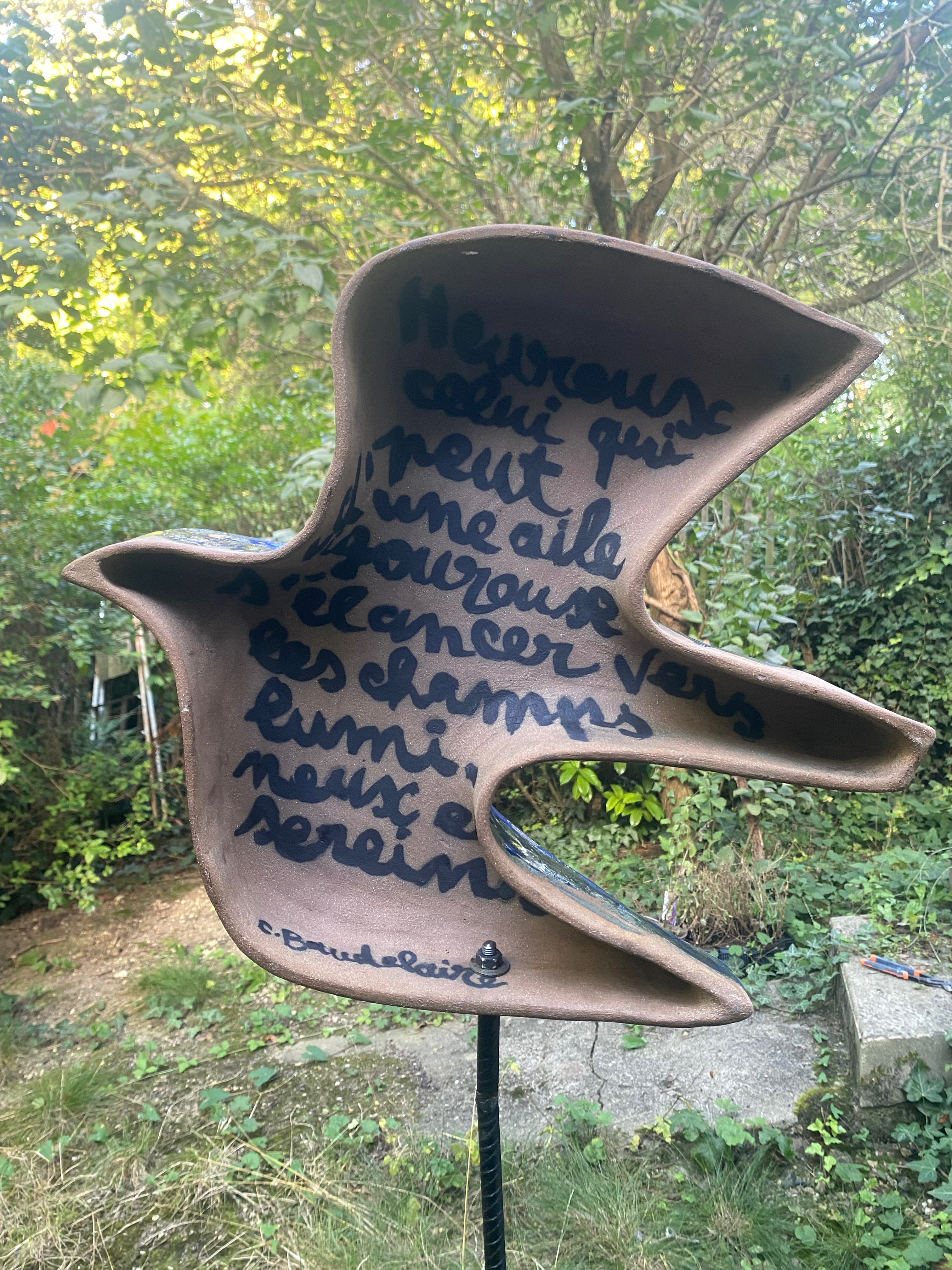 Oiseau en Grés émaillé, sculpture d'exterieur