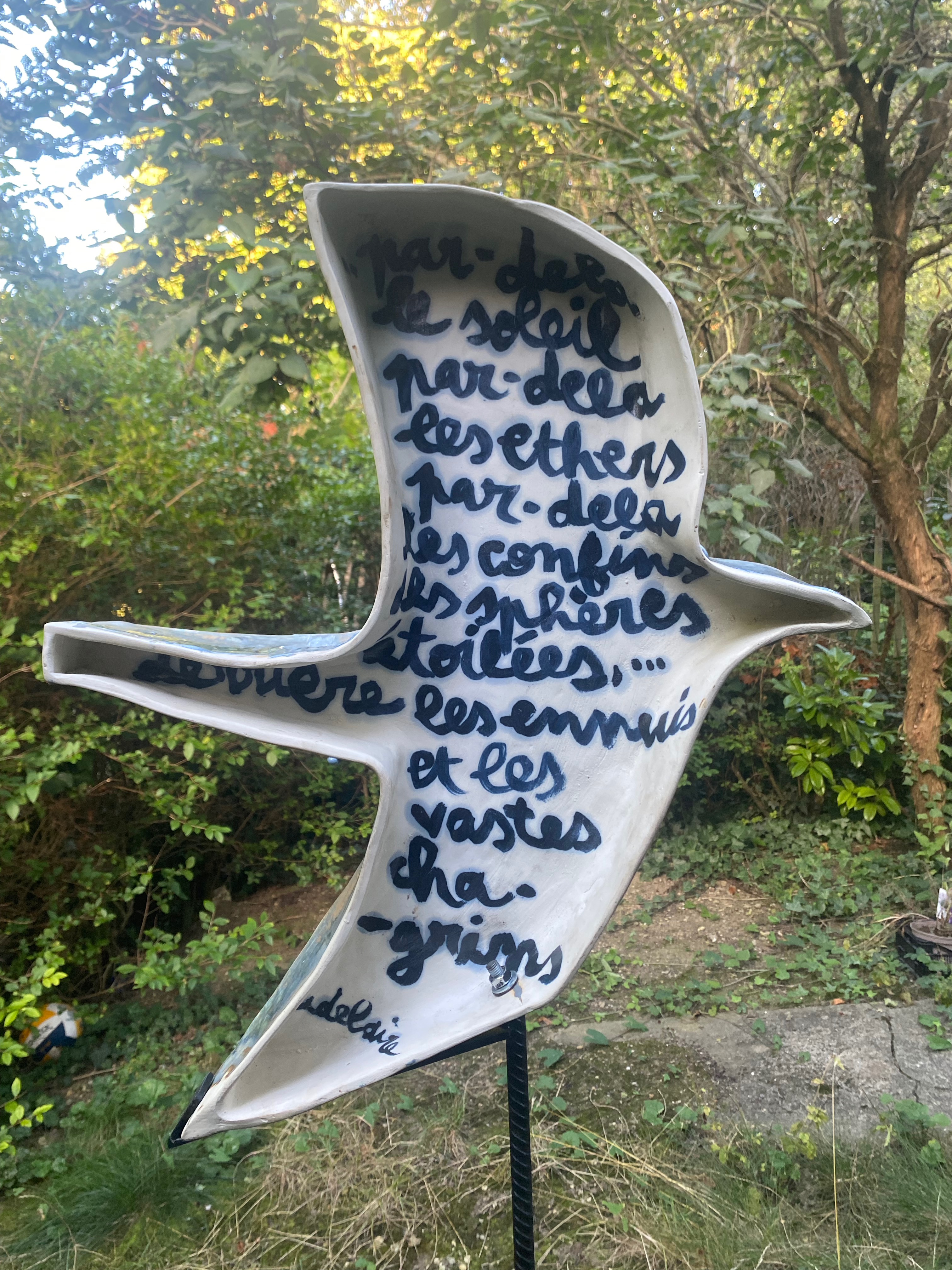 Oiseau en Grés émaillé, sculpture d'exterieur