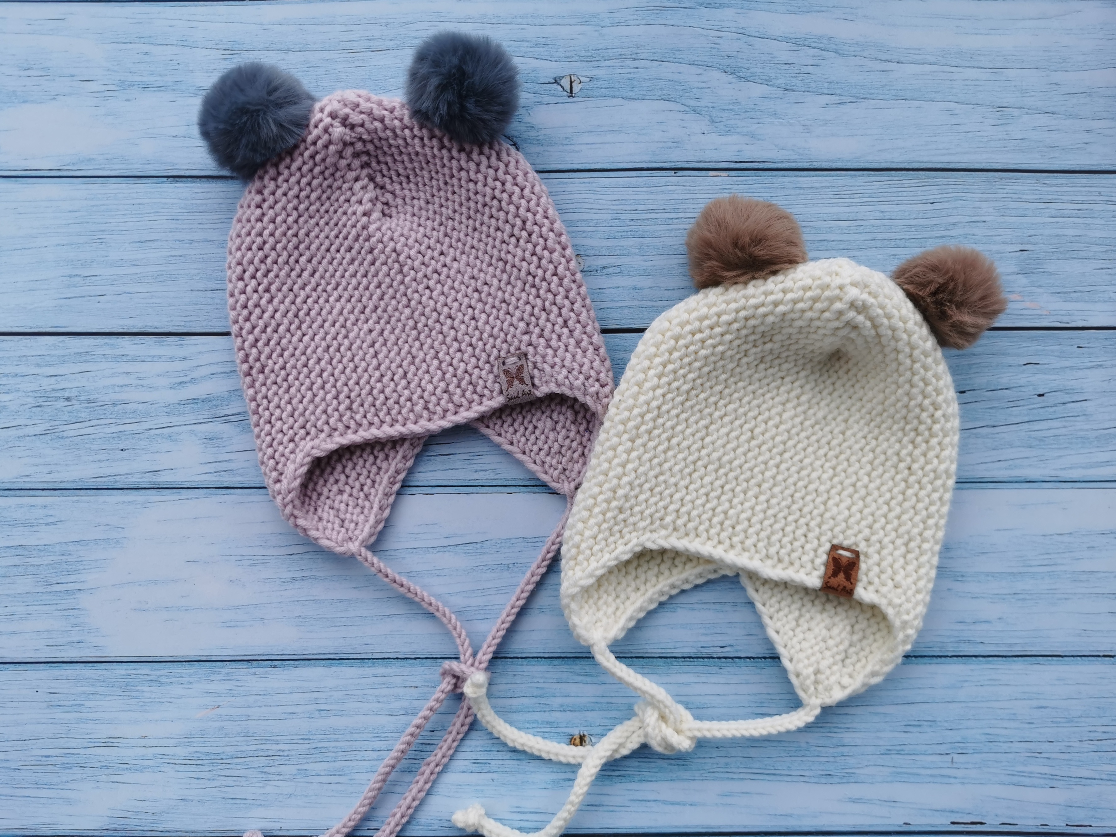 Merino vilnos kepurytė su  2 bumbuliukais