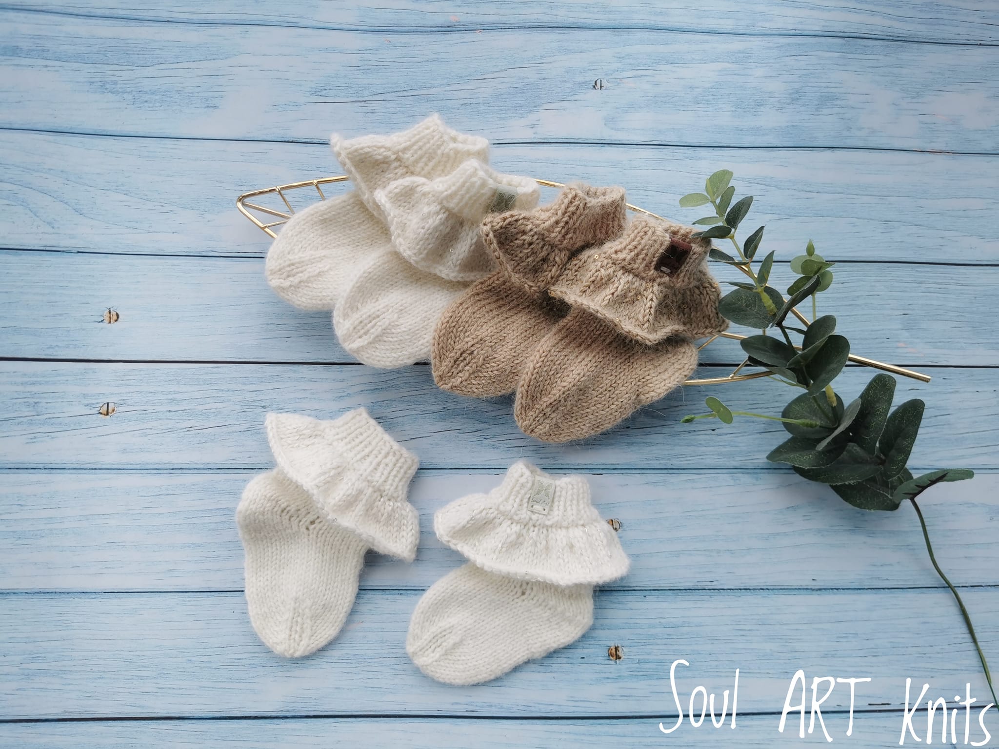 Kojinytės su puošniu, žėrinčiu raukinuku