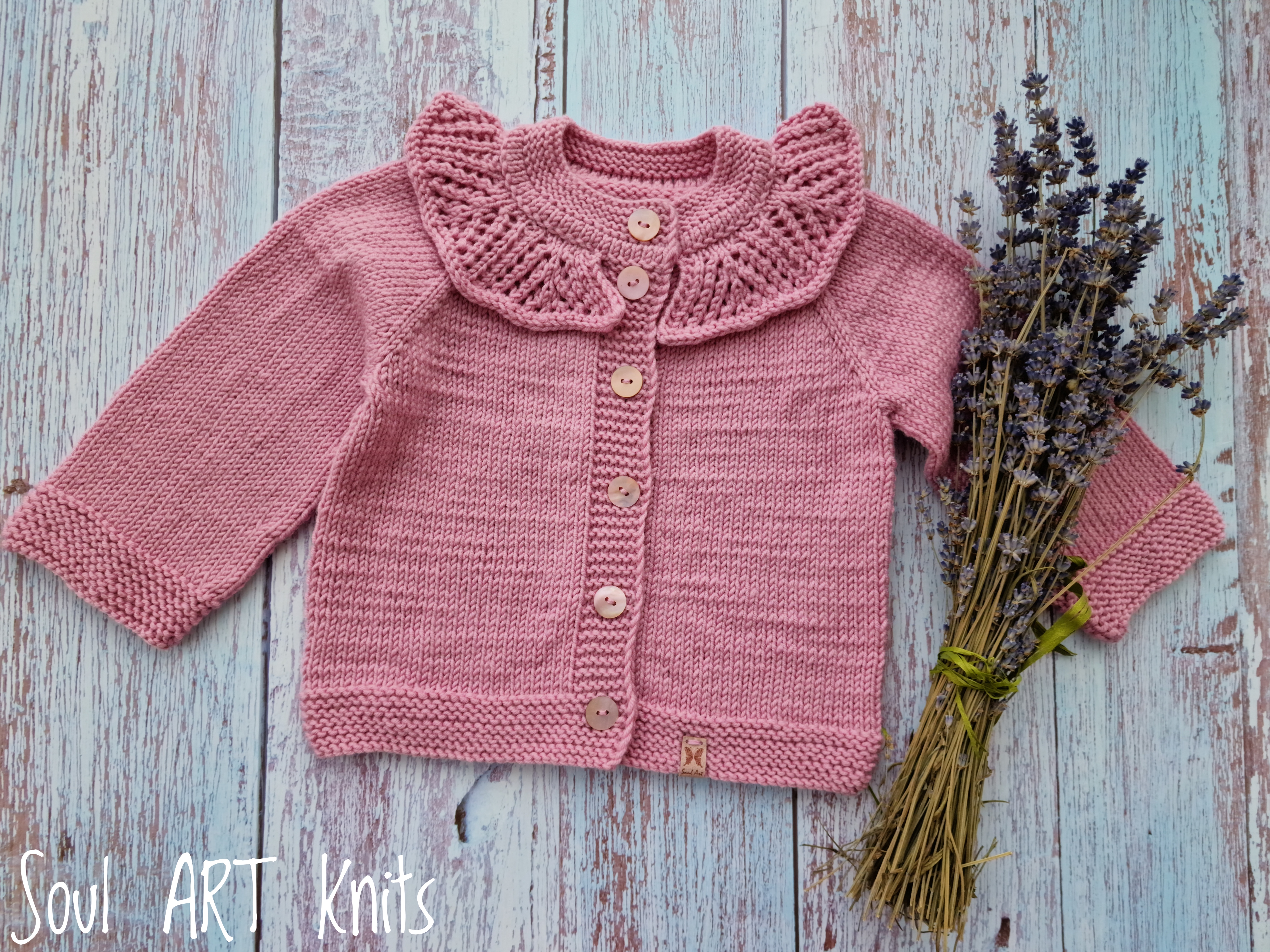 Megztukas su ažūriniu raukinuku