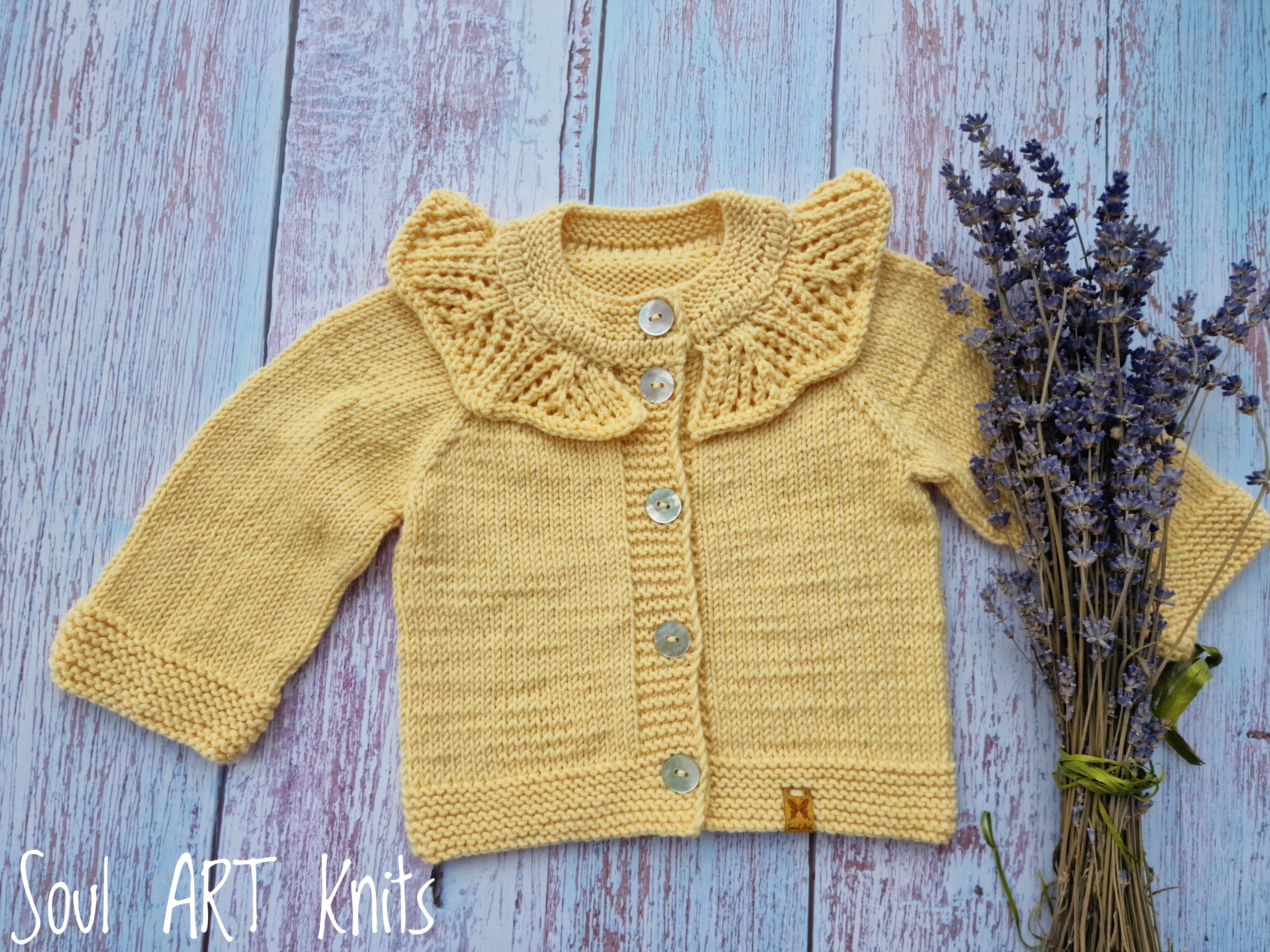 Megztukas su ažūriniu raukinuku