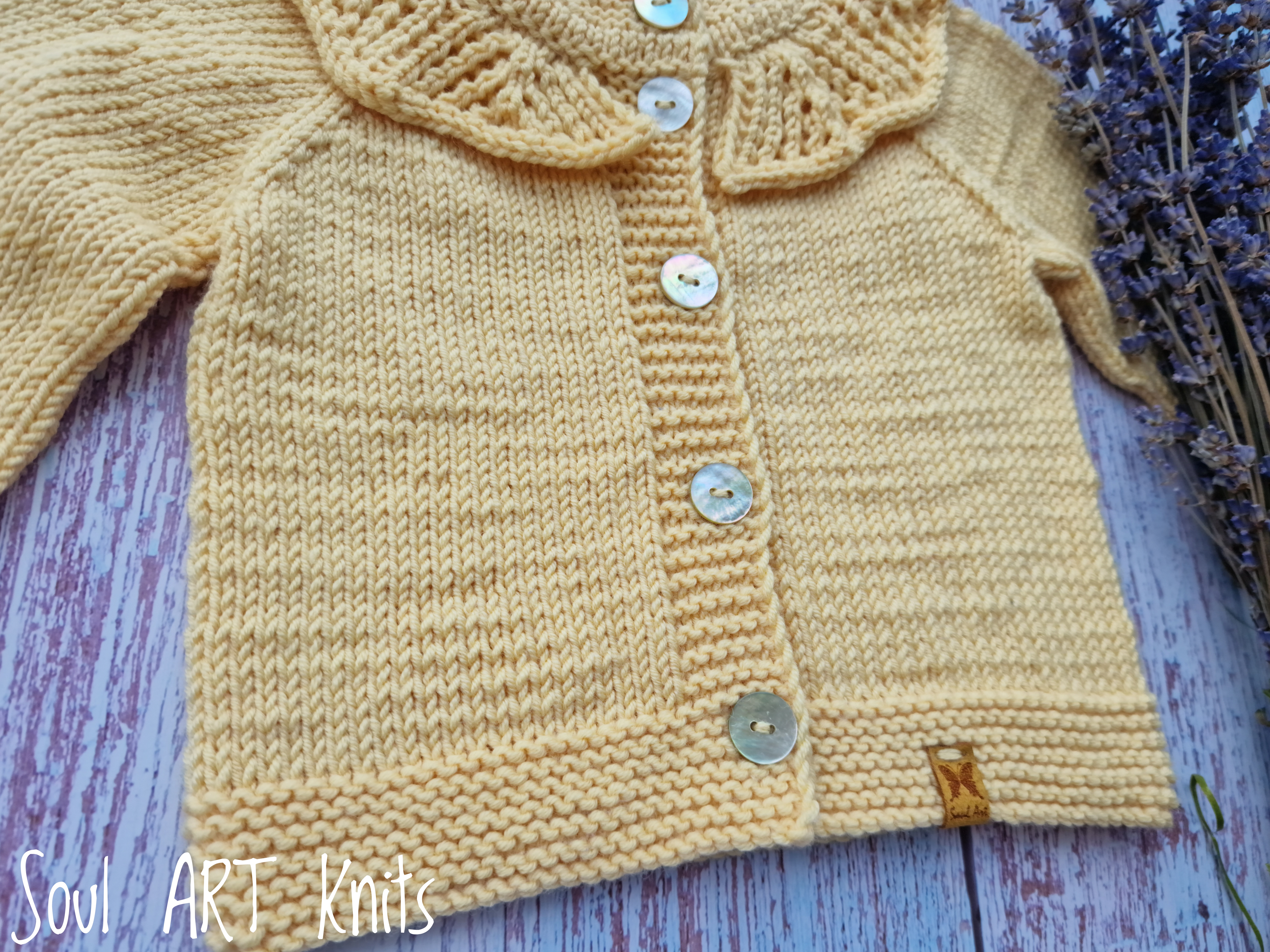 Megztukas su ažūriniu raukinuku