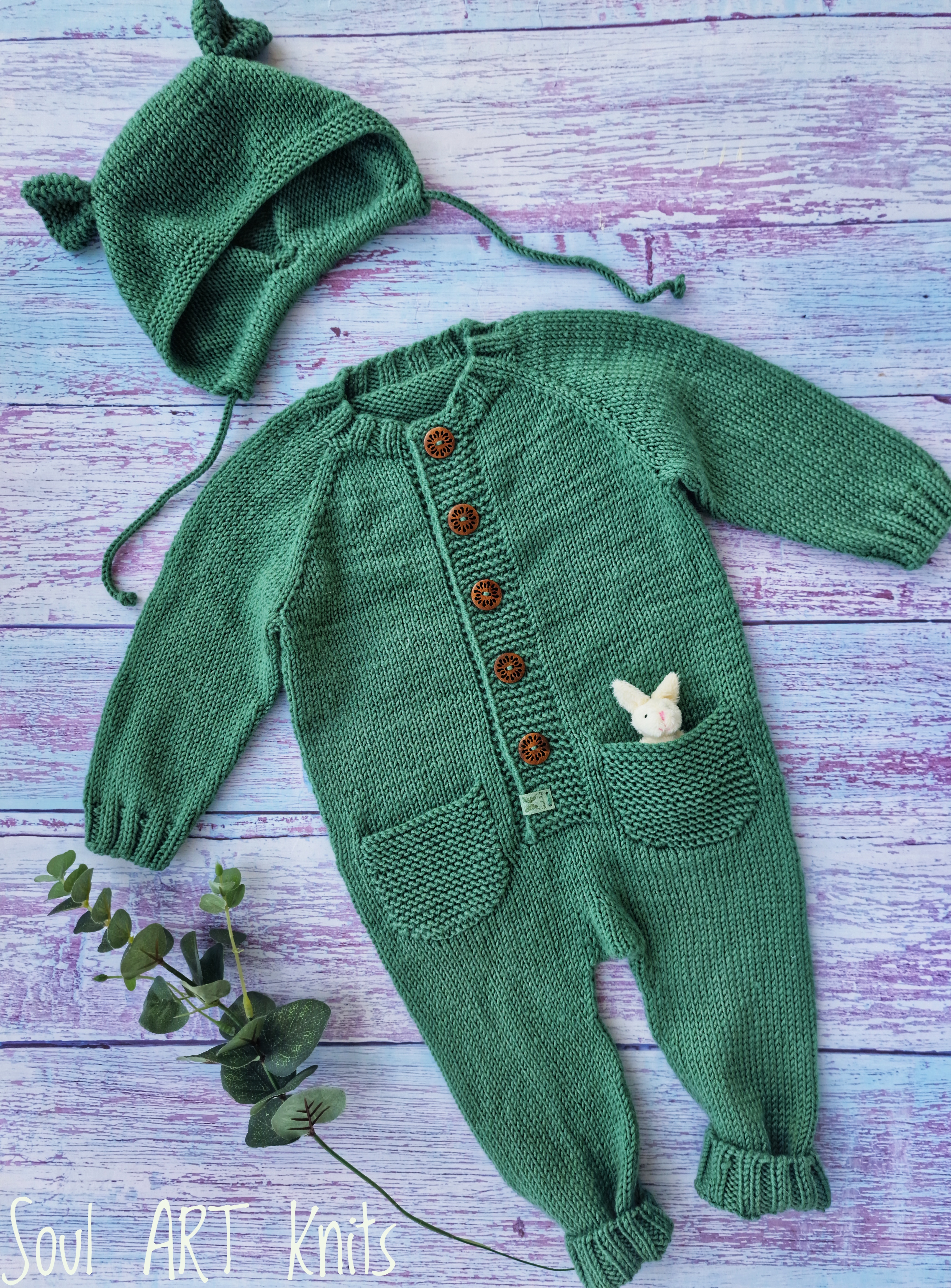 Kombinezono ir kepurytės duetas.