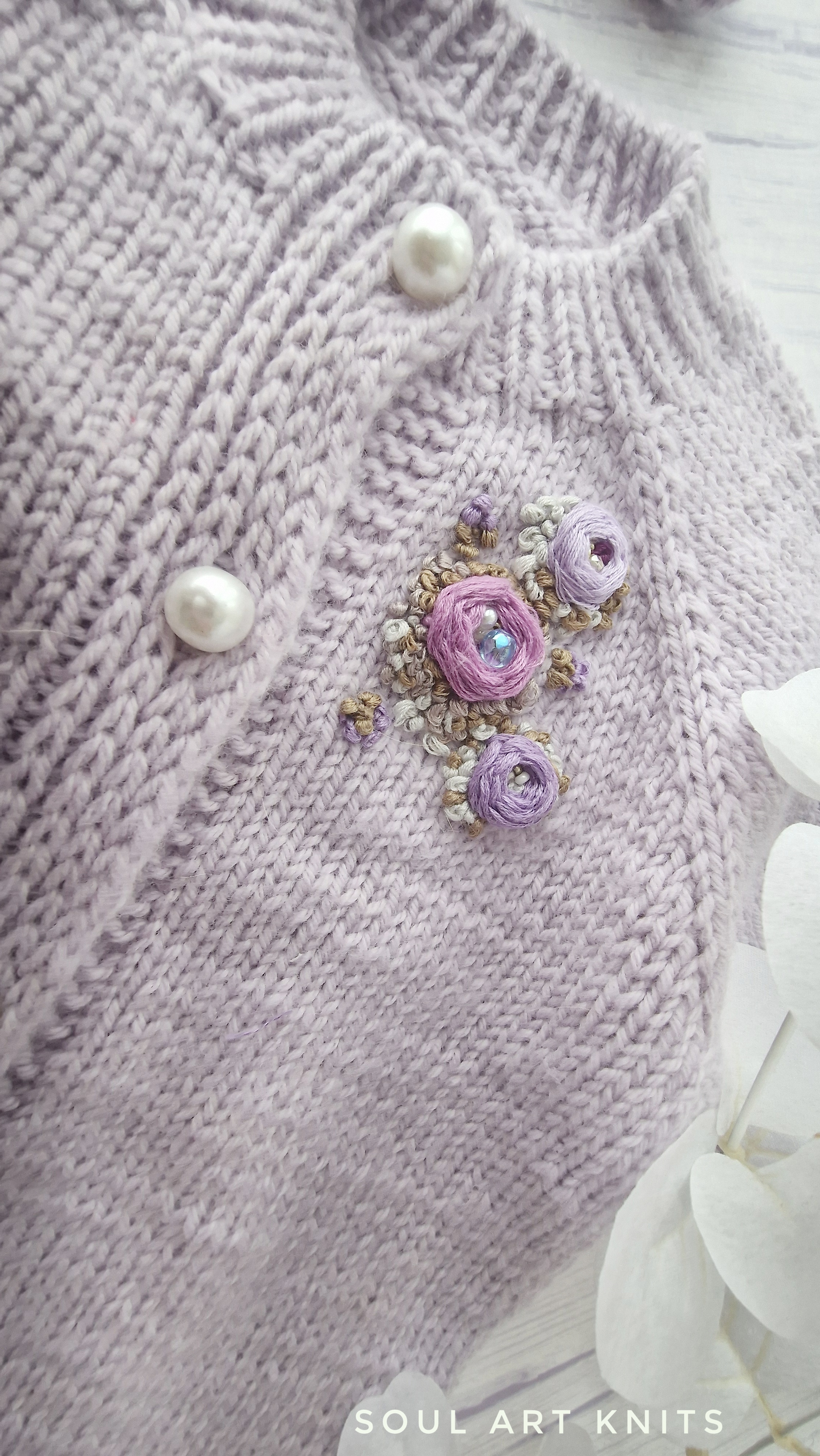 Merino vilnos kombonezonas su gėlėmis