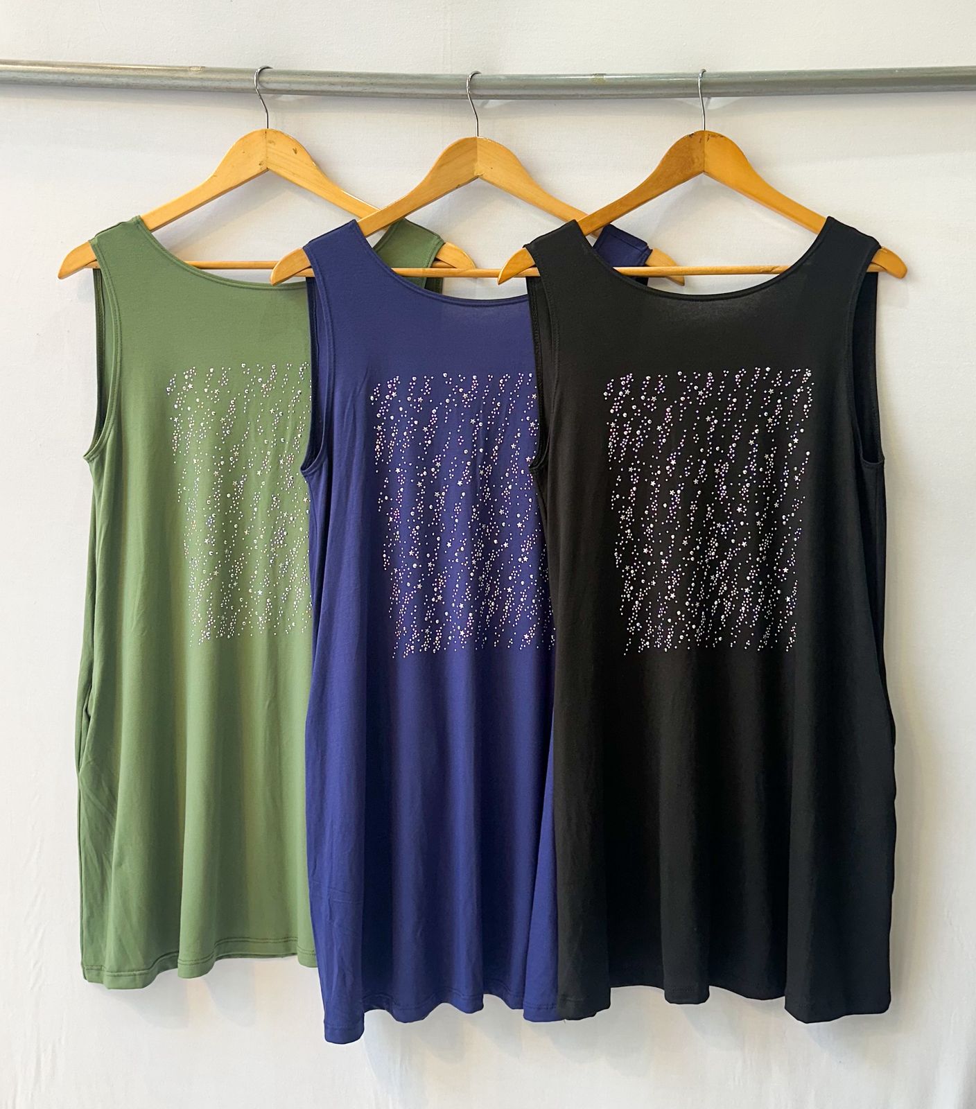 Vestido tachas espalda V KEIRA