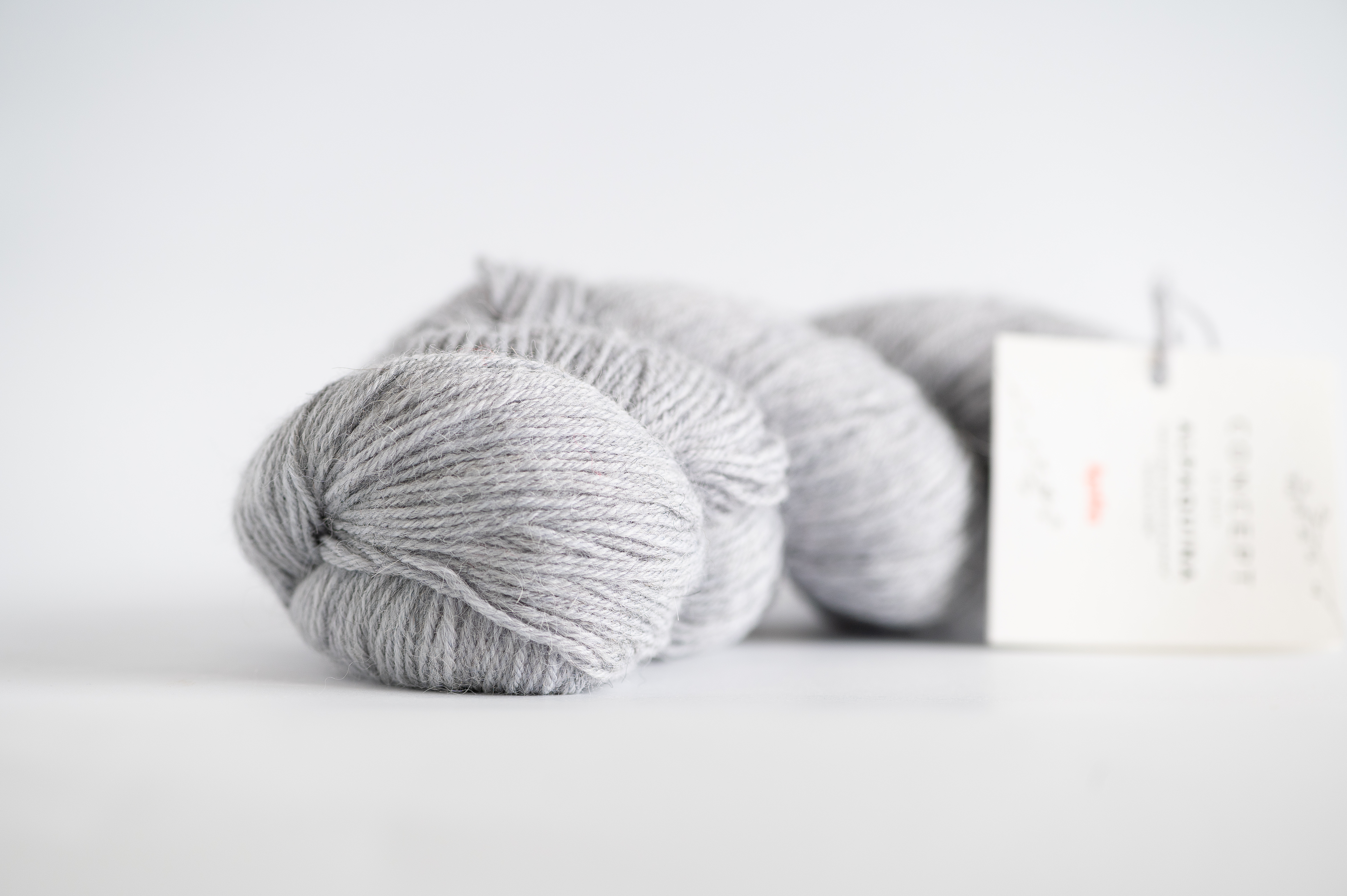 307. Šviesiai pilka