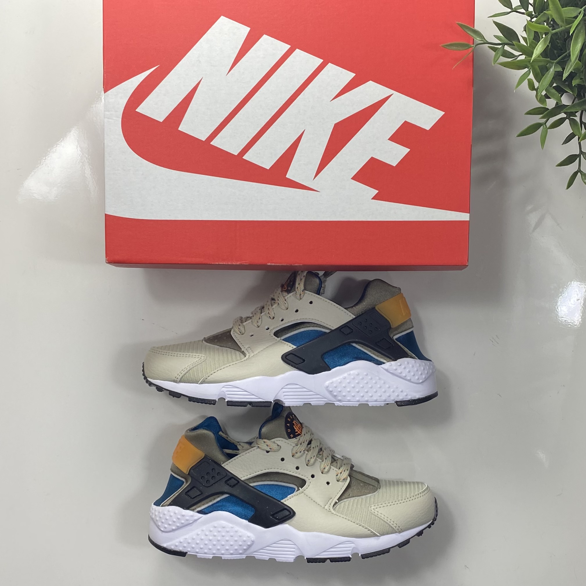 (37,5) Nike Air Huarache Run GS Light Stone Marina