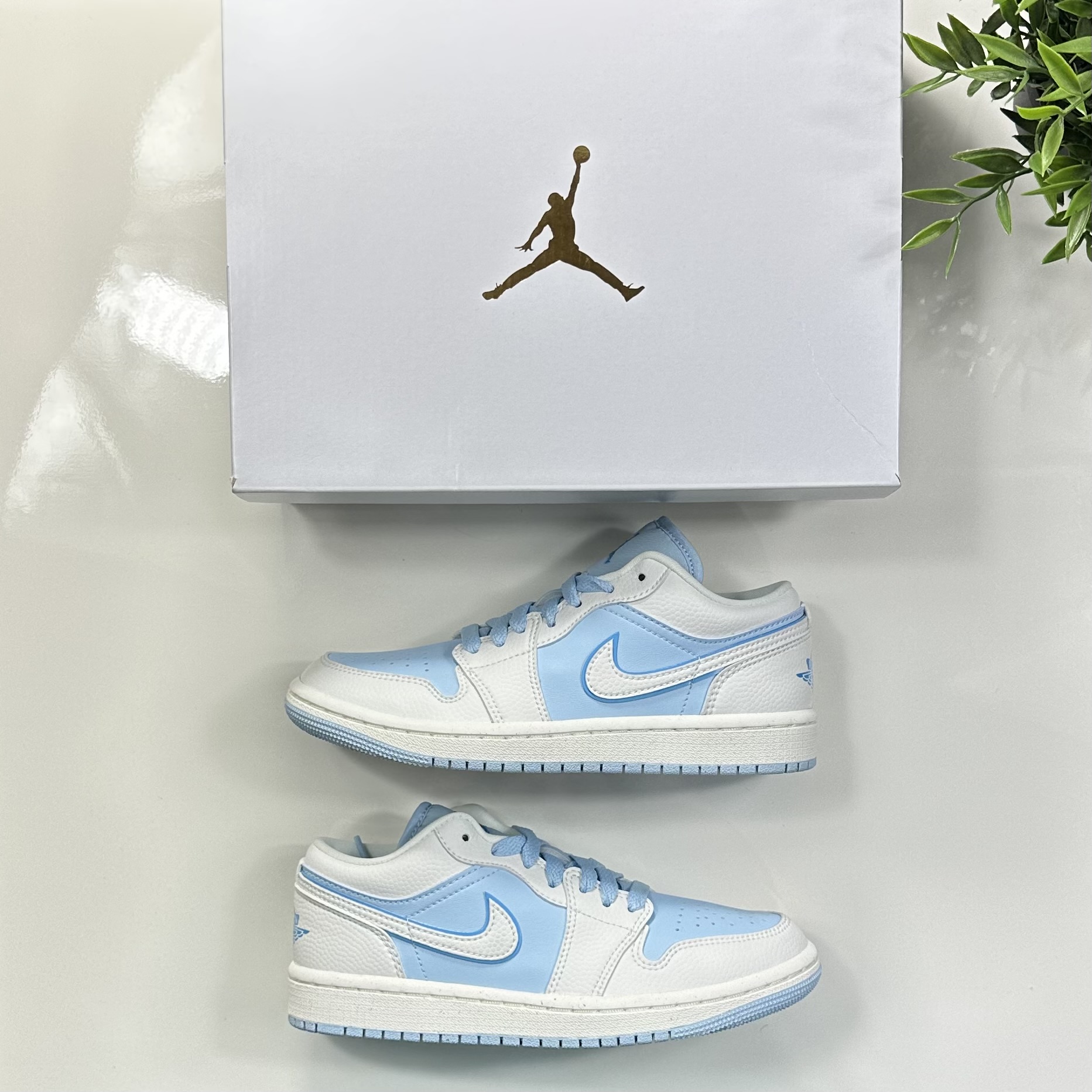 (35,5) Women’s Jordan 1 Low SE Reverse Ice Blue 2023
