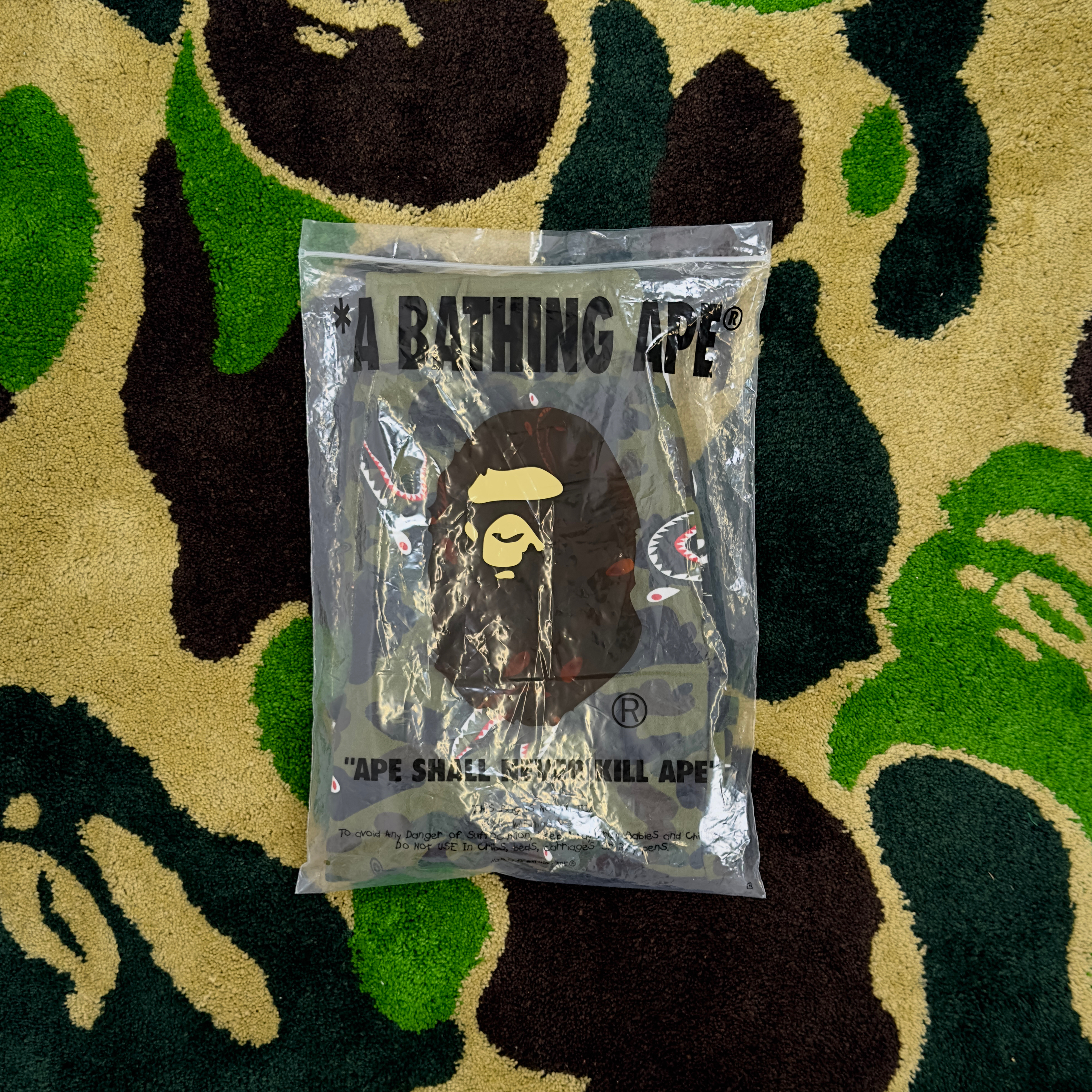 (XL)  Bape 1st Camo Relaxed Shark Shorts Green 2021