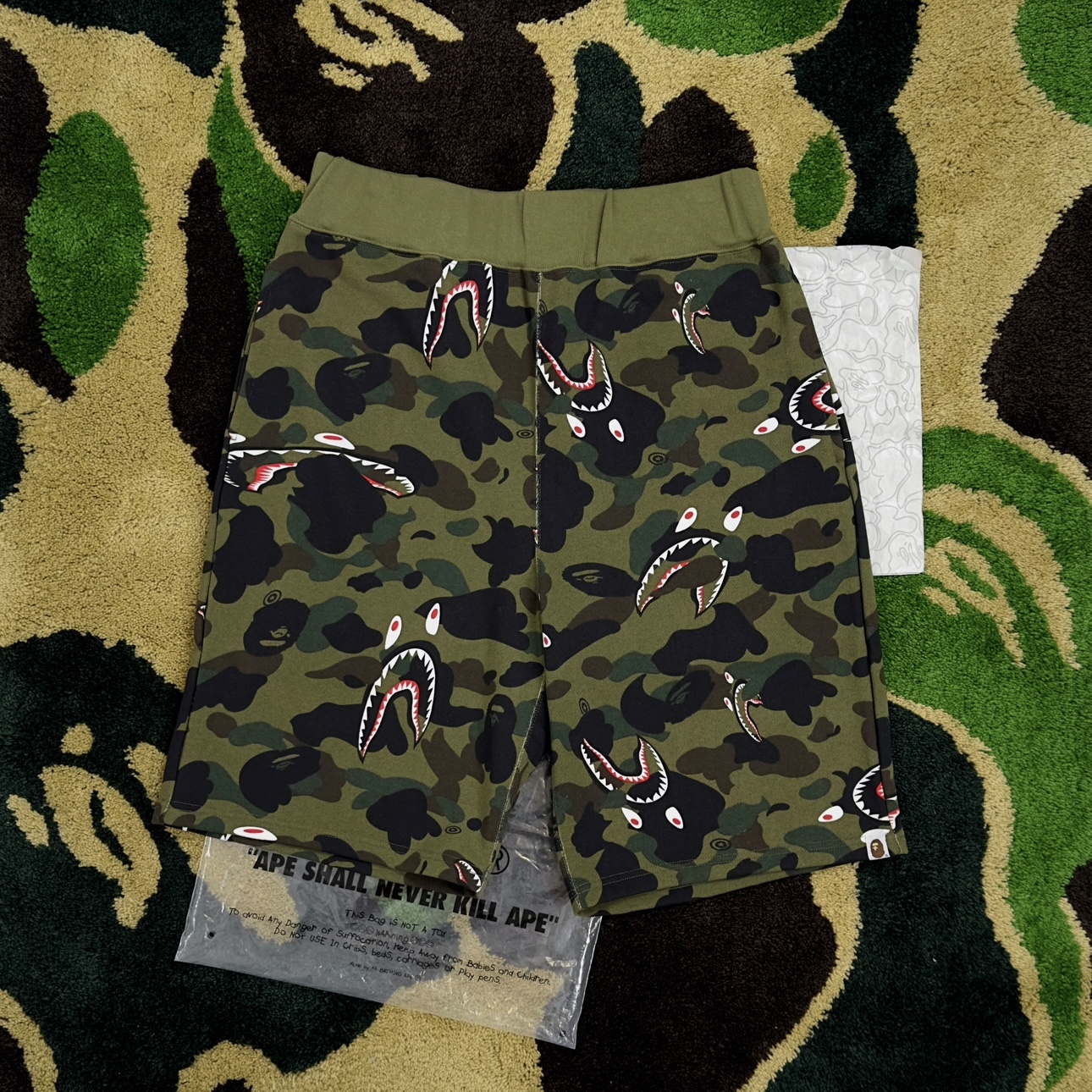 (XL)  Bape 1st Camo Relaxed Shark Shorts Green 2021