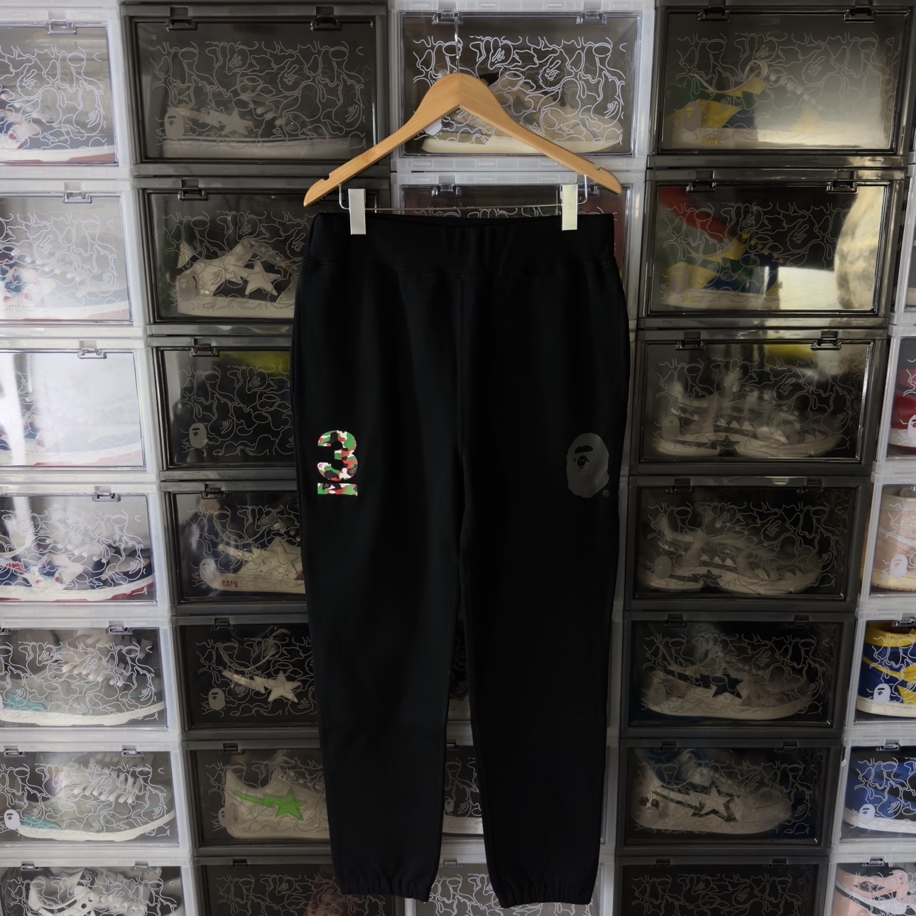 (L/XL) Bape 3rd Anniversary Dubai Sweat Pants 2022