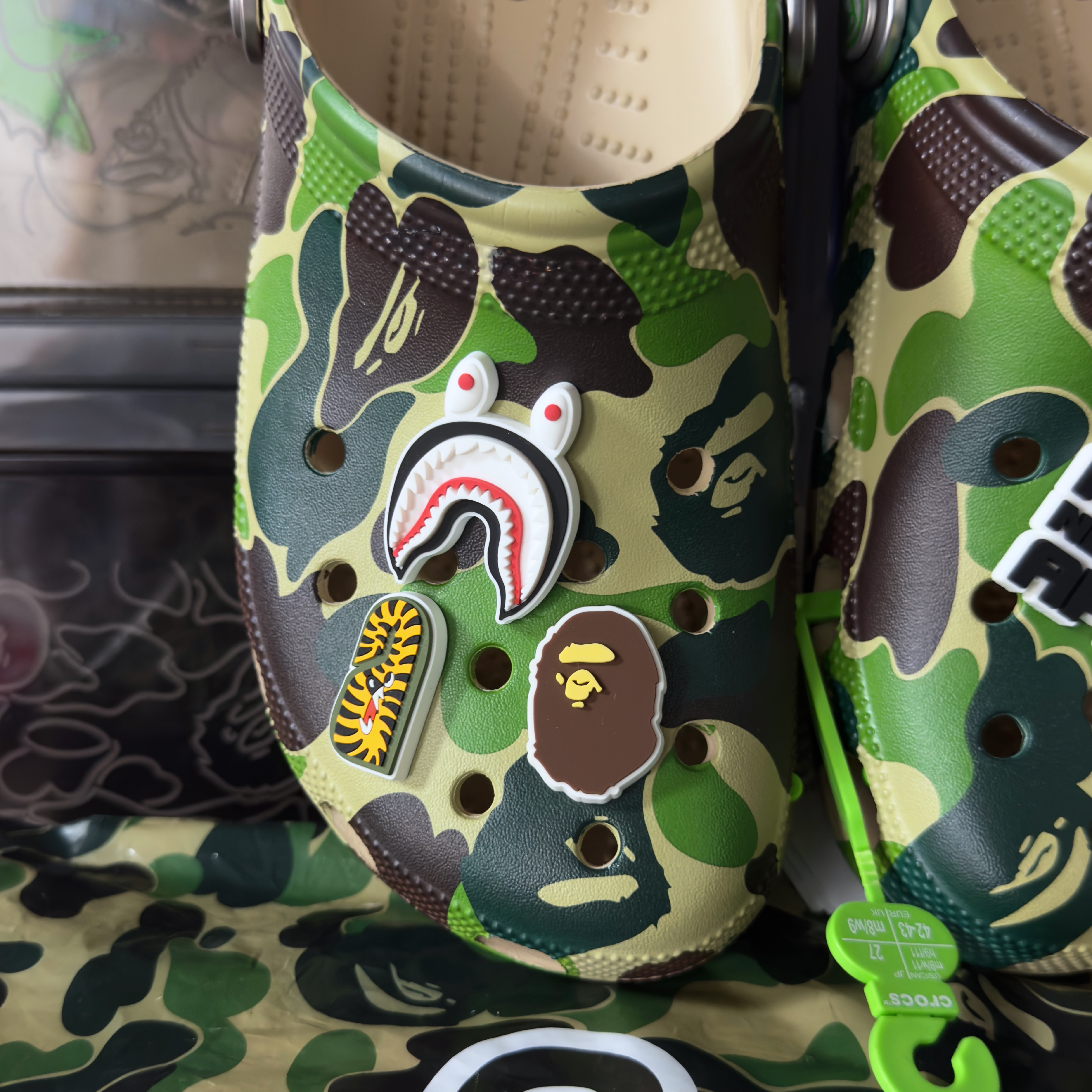 (42/43) Crocs x A Bathing Ape ABC Camo Green 2025