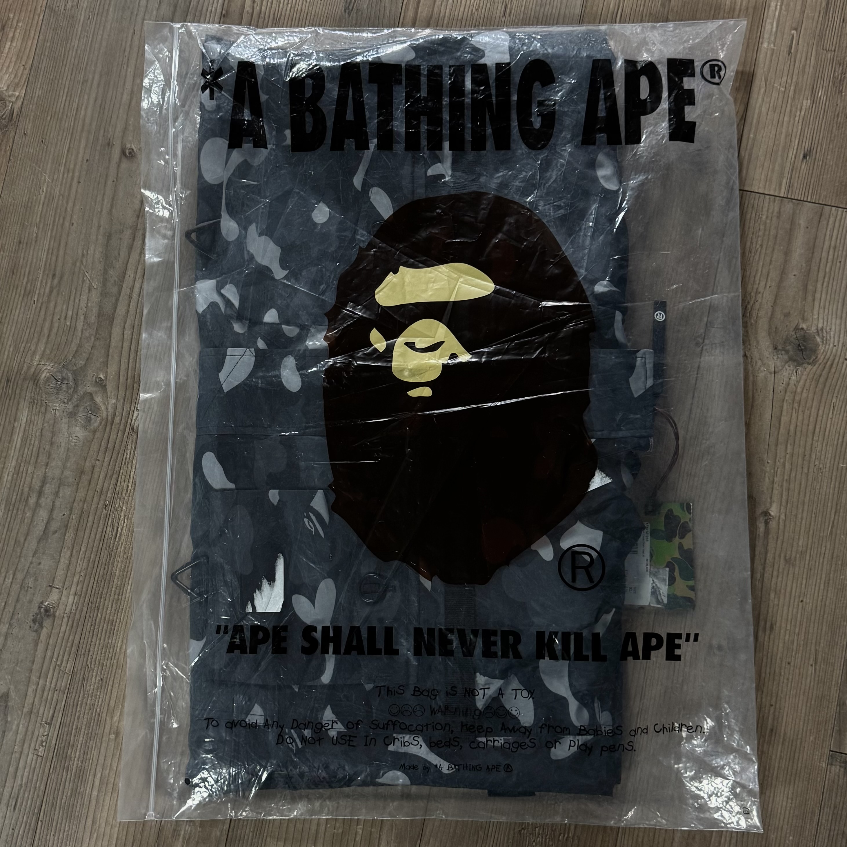 (XL) Bape Gradation Camo Shark Mask Jacket Black 2019