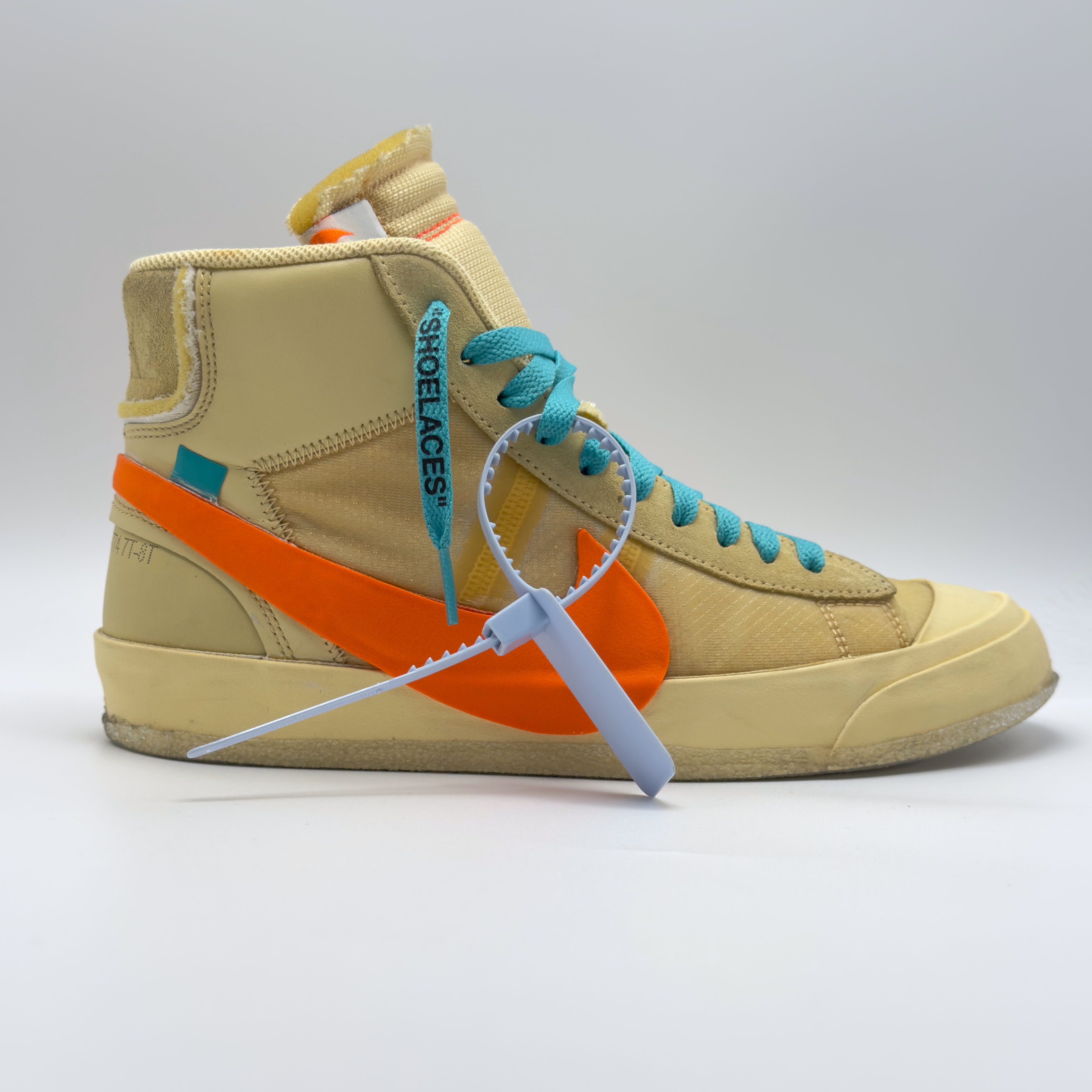 (41) Nike x Off White Blazer Mid All Hallow’s Eve 2018