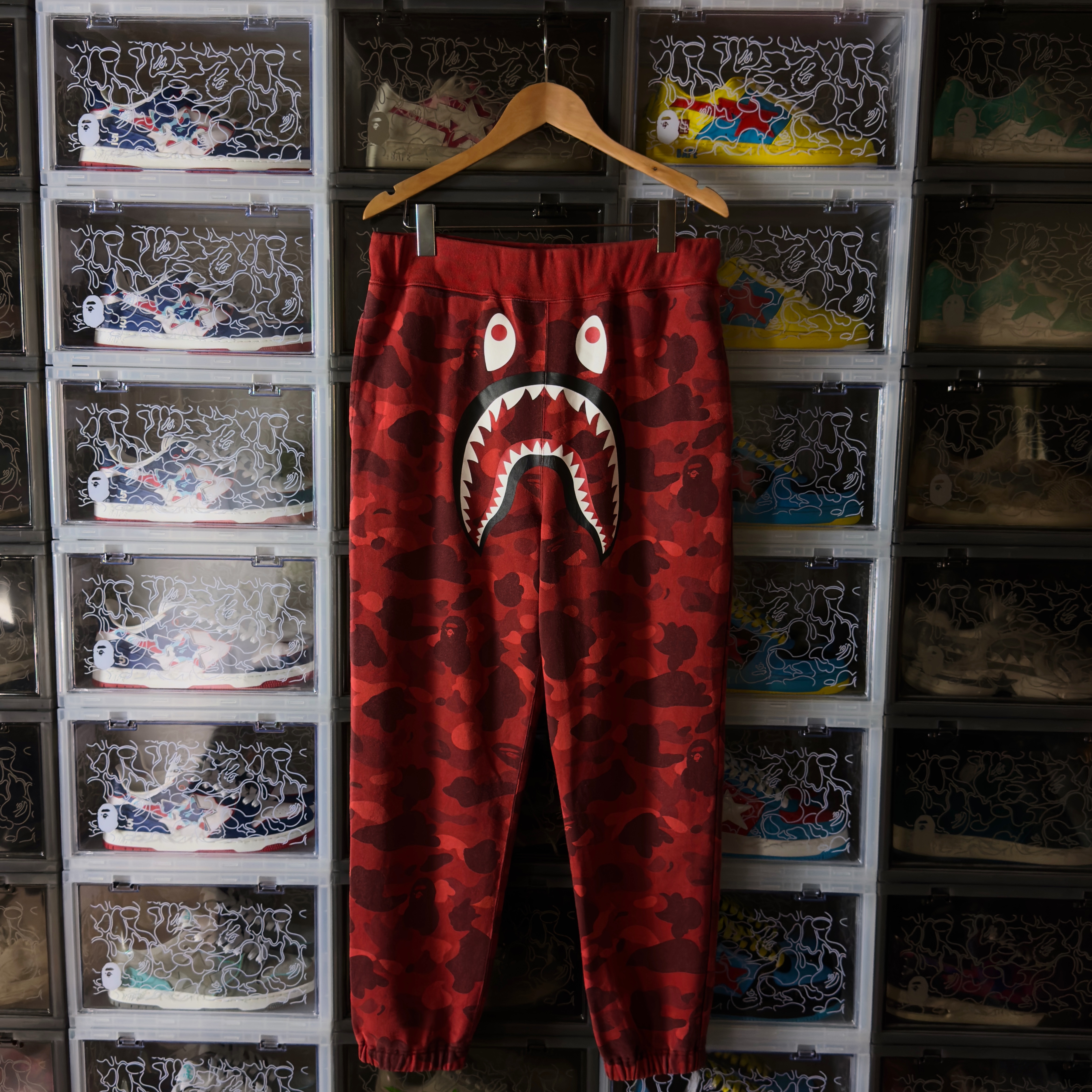 (L) Bape Color Camo Shark Sweat Pants Red 2022