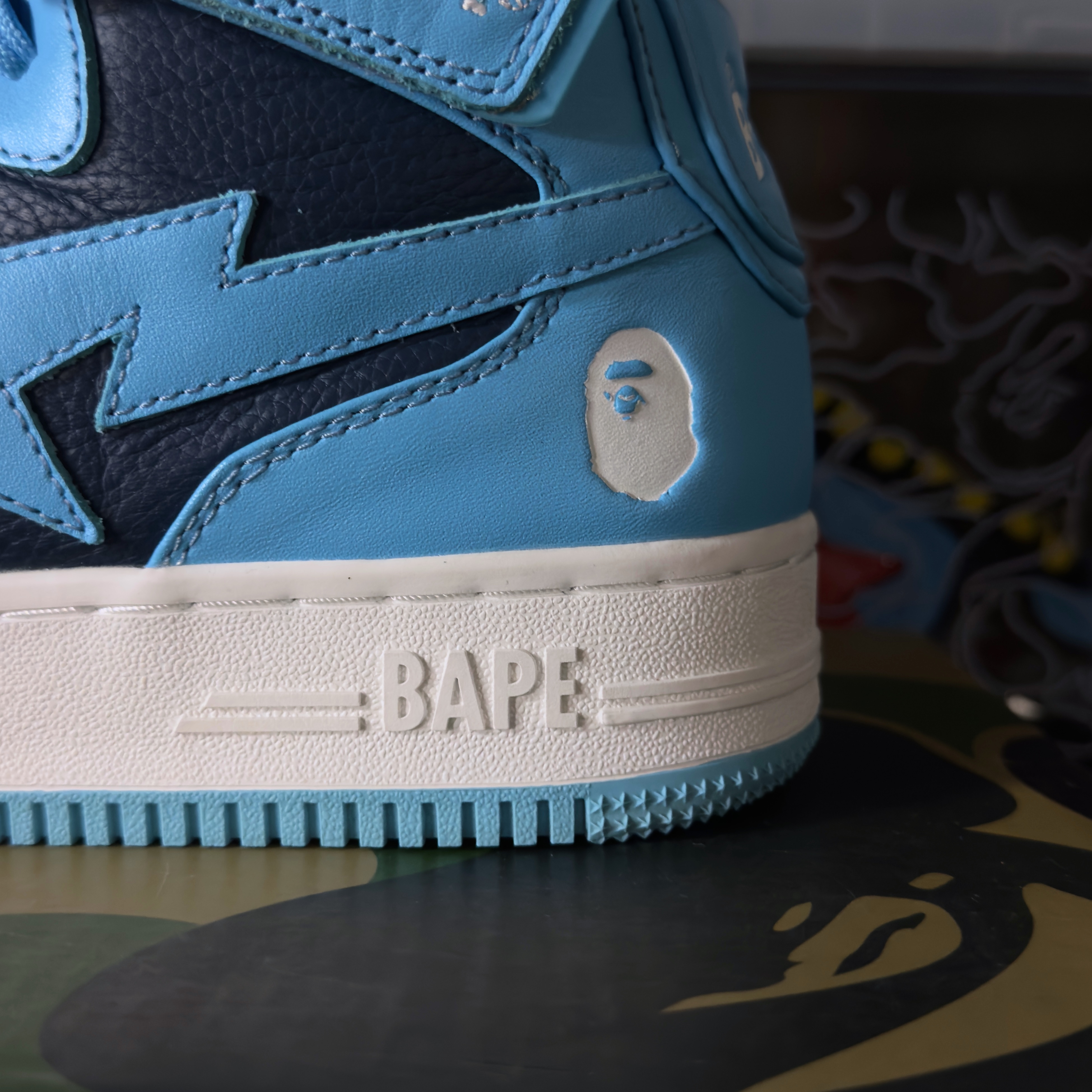 (41) A Bathing Ape Bapesta Mid Sax 2022