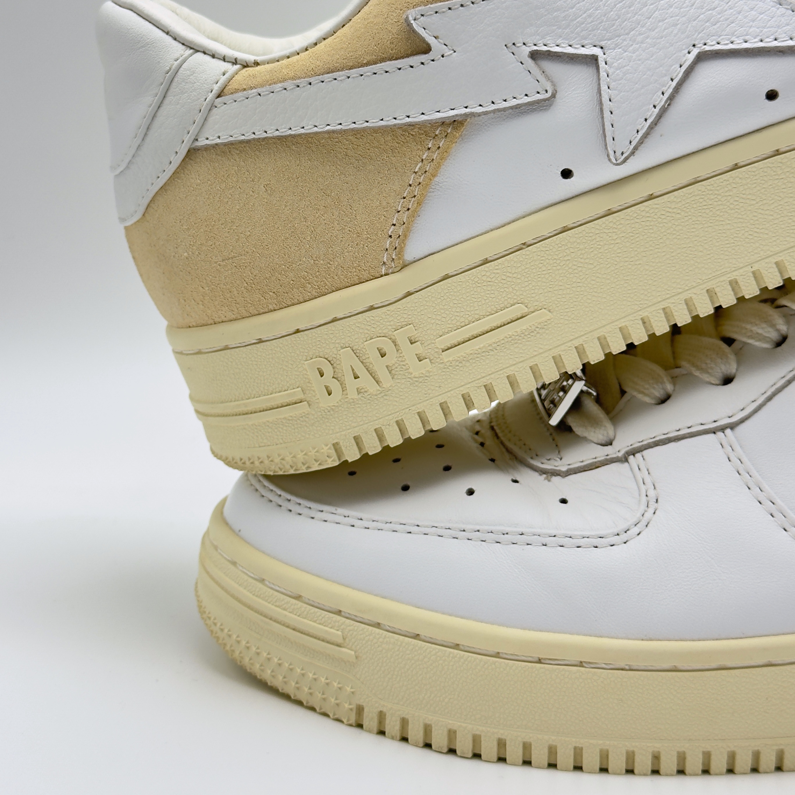 (43) A Bathing Ape Bapesta Suede Heel White 2021
