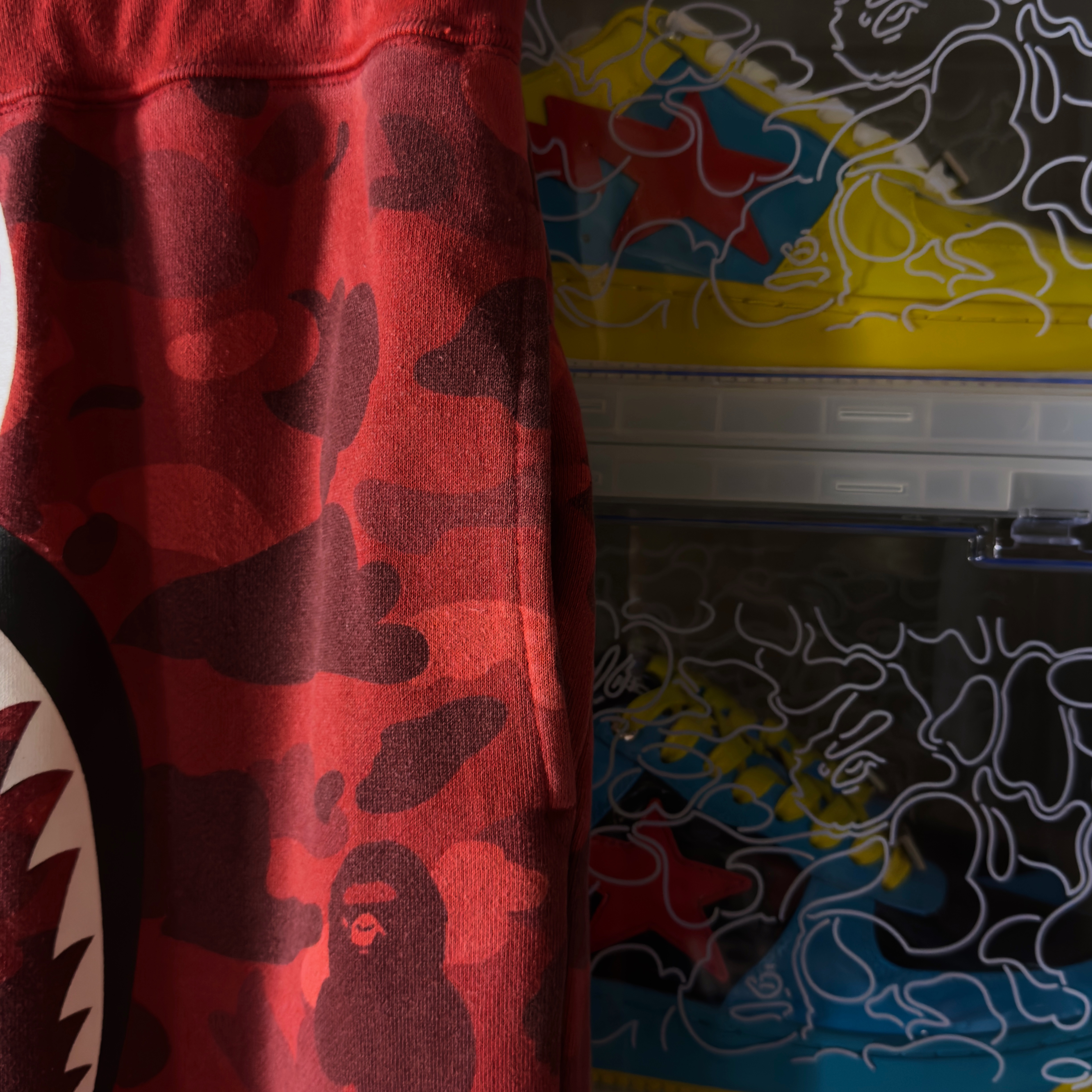 (L) Bape Color Camo Shark Sweat Pants Red 2022
