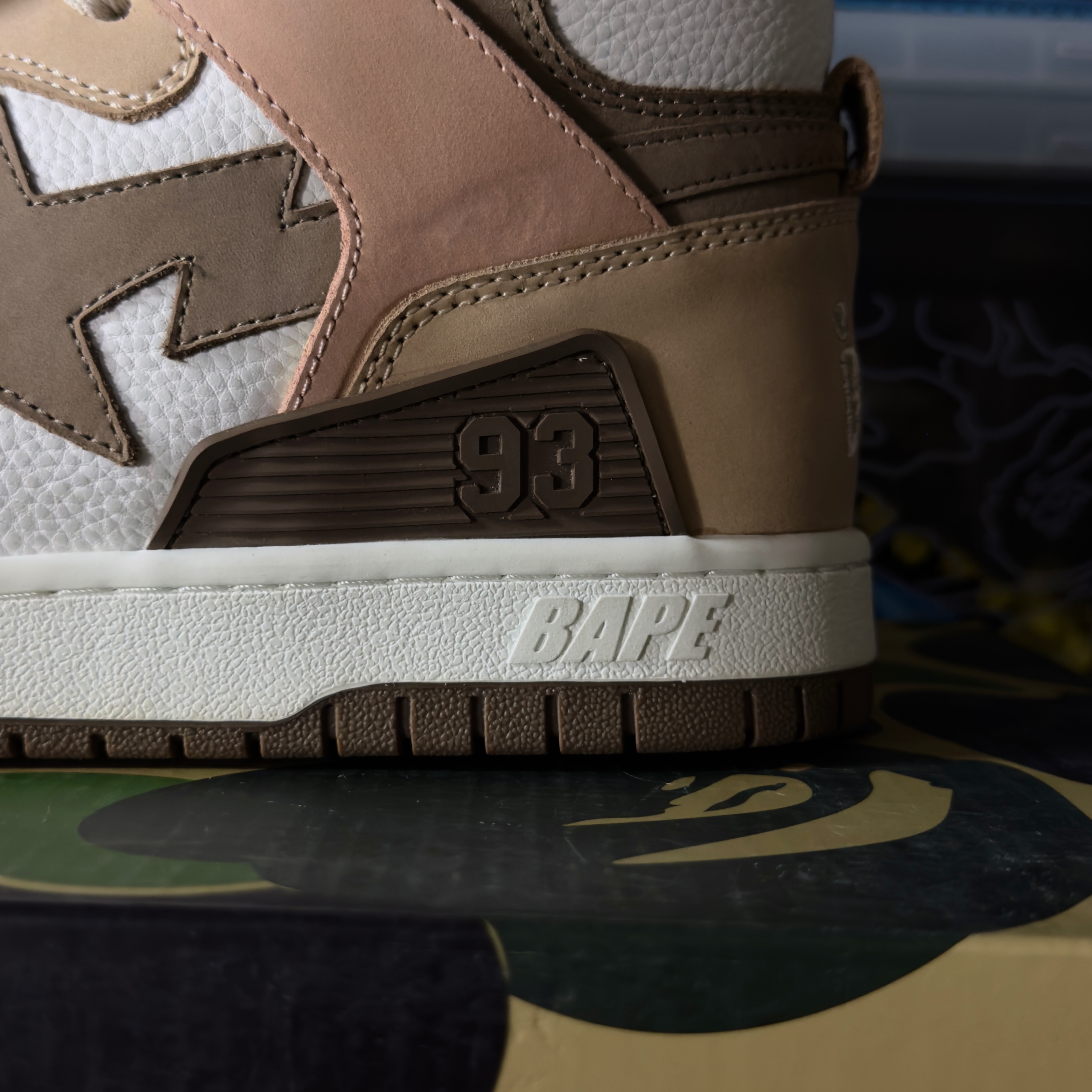 (43) A Bathing Ape Bapesta 93 Hi Brown 2022