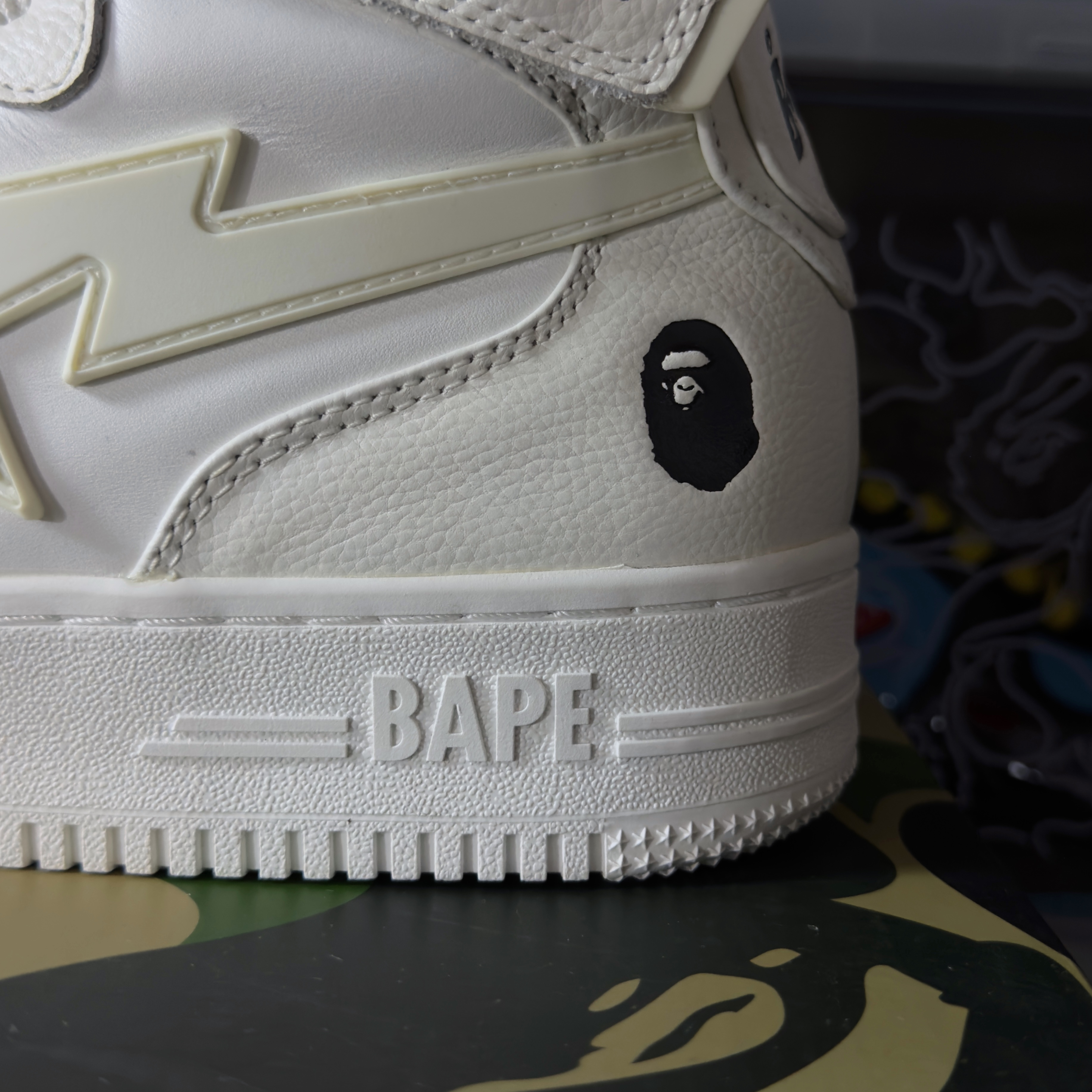 (45) A Bathing Ape Bapesta Mid White 2021