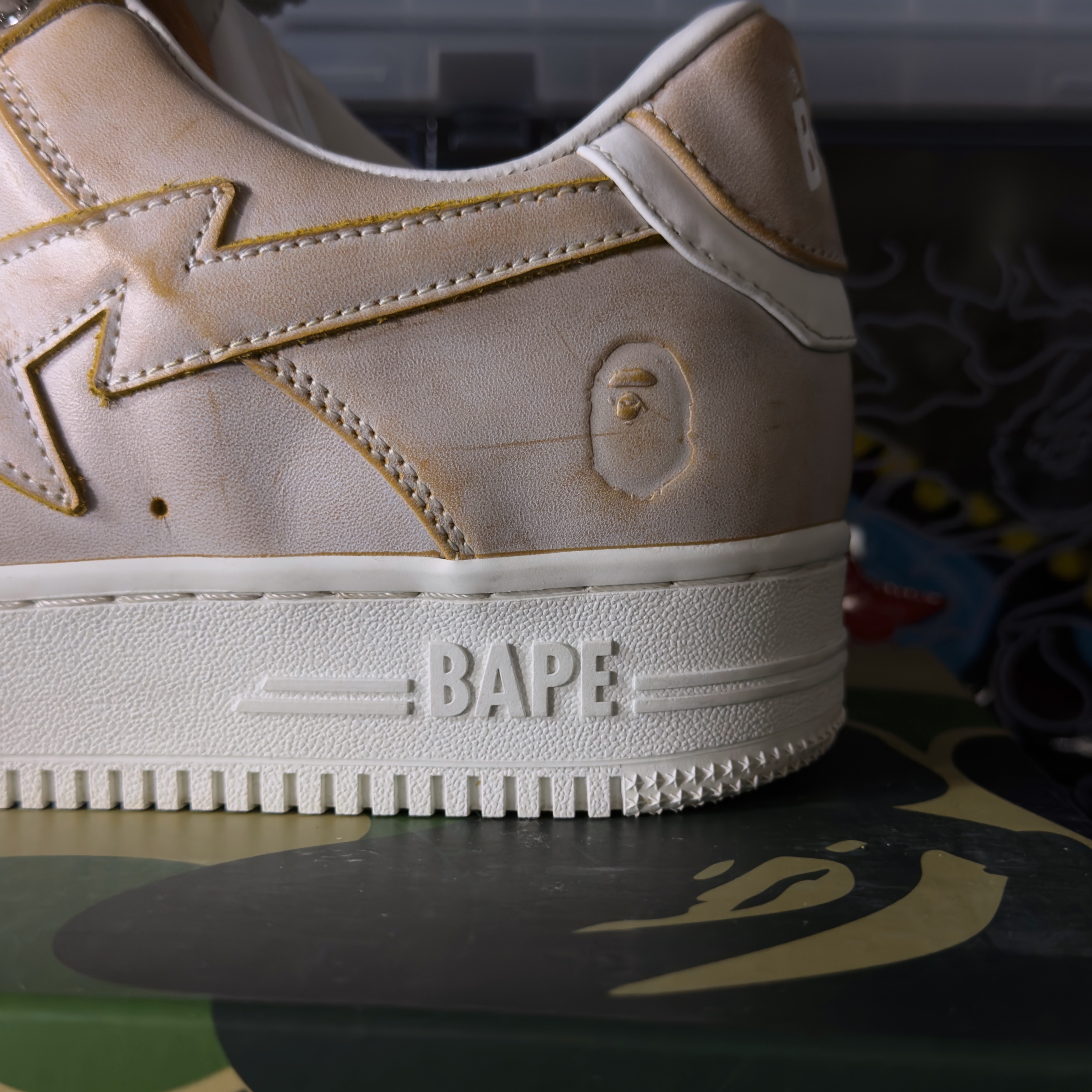(44) A Bathing Ape Bapesta Wear Away Paint Beige 2023