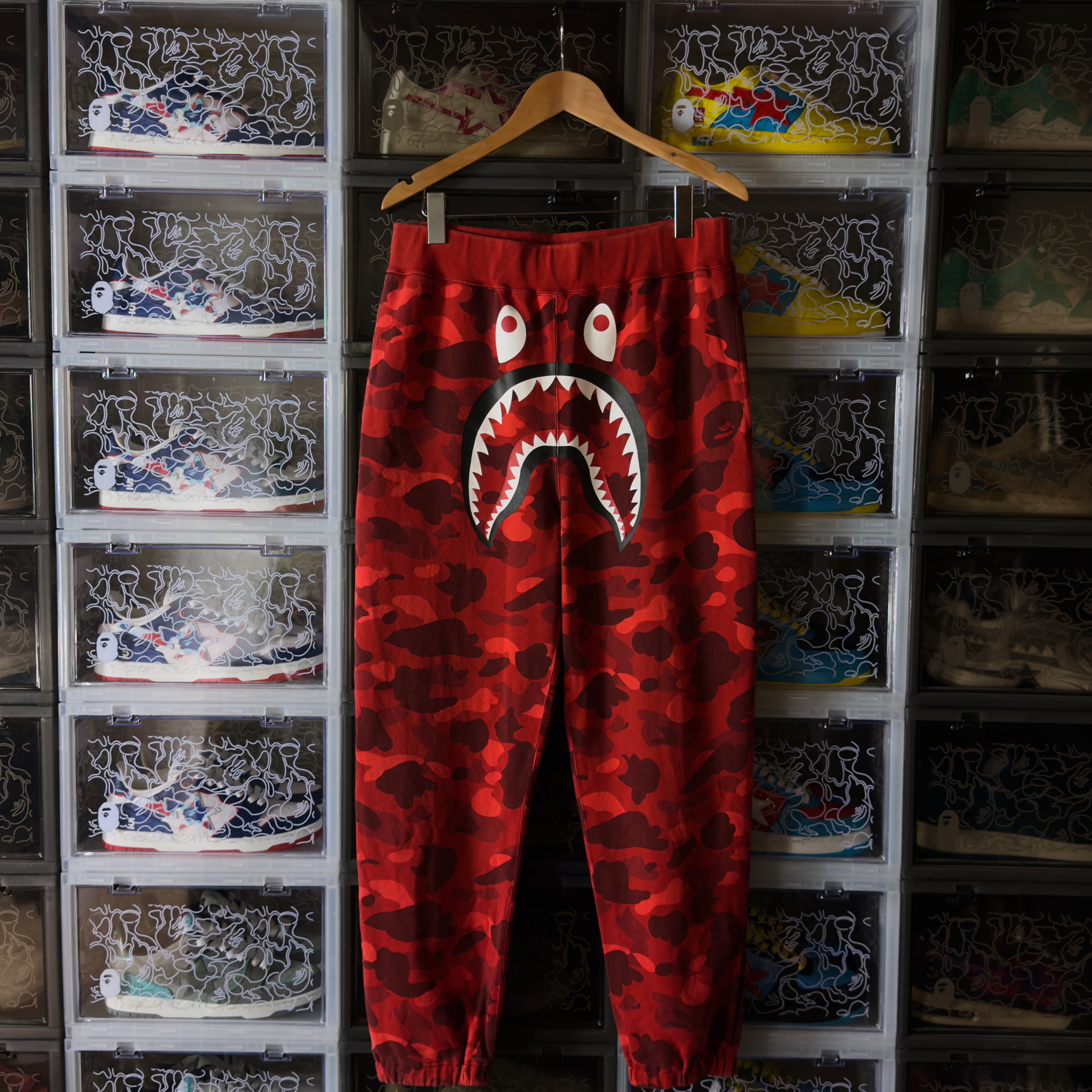 (L) Bape Color Camo Shark Sweat Pants Red 2022