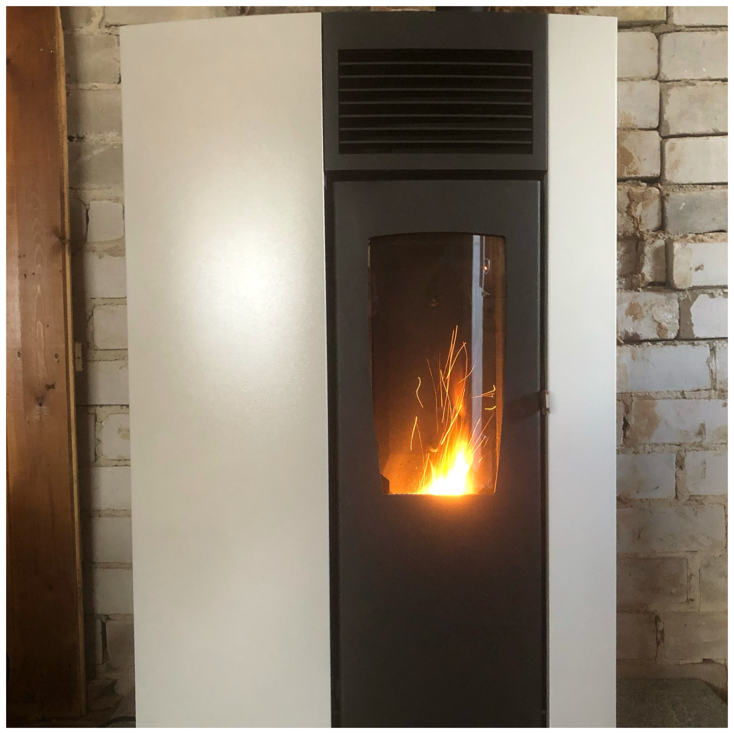 K0169 EVA CALOR PERLA orinė granulinė krosnelė