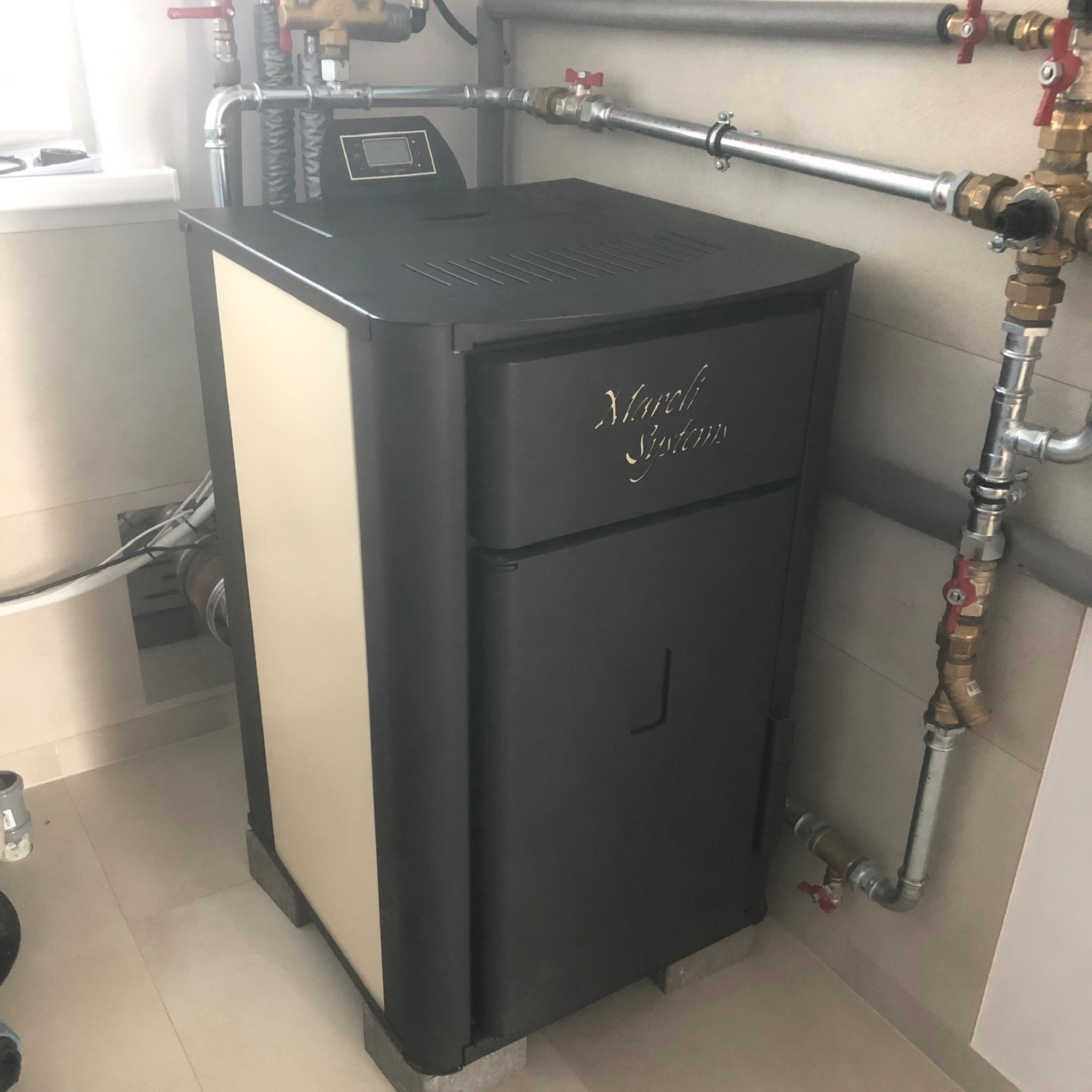 PB HYDRO granulinė krosnelė su vandens kontūru 