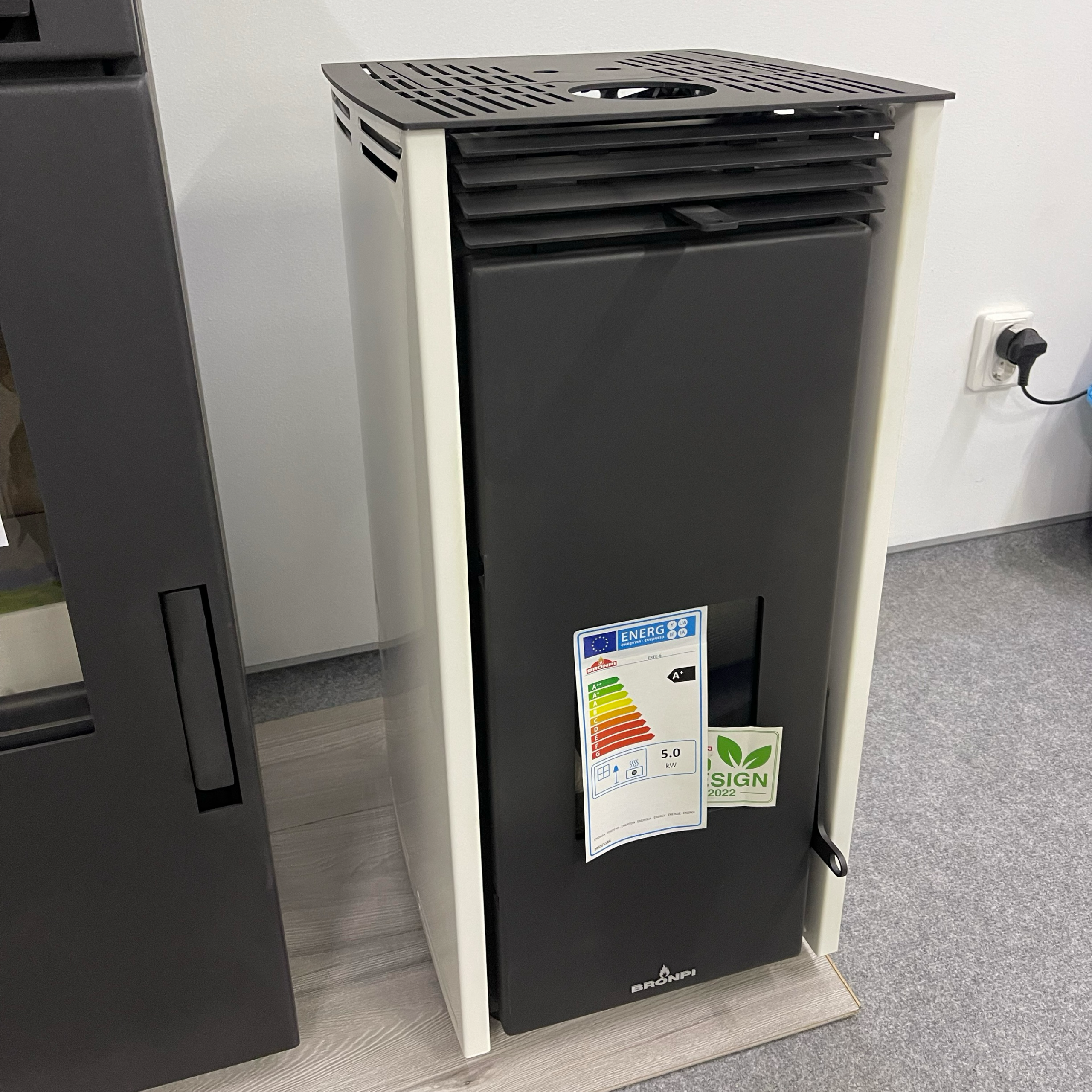 K0320 Bronpi Free-6 granulinė krosnelė (be elektros)