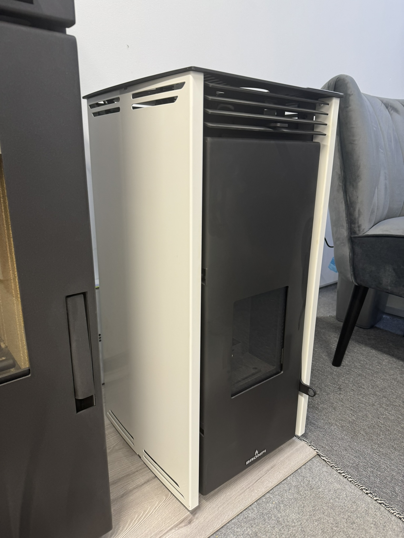 K0320 Bronpi Free-6 granulinė krosnelė (be elektros)