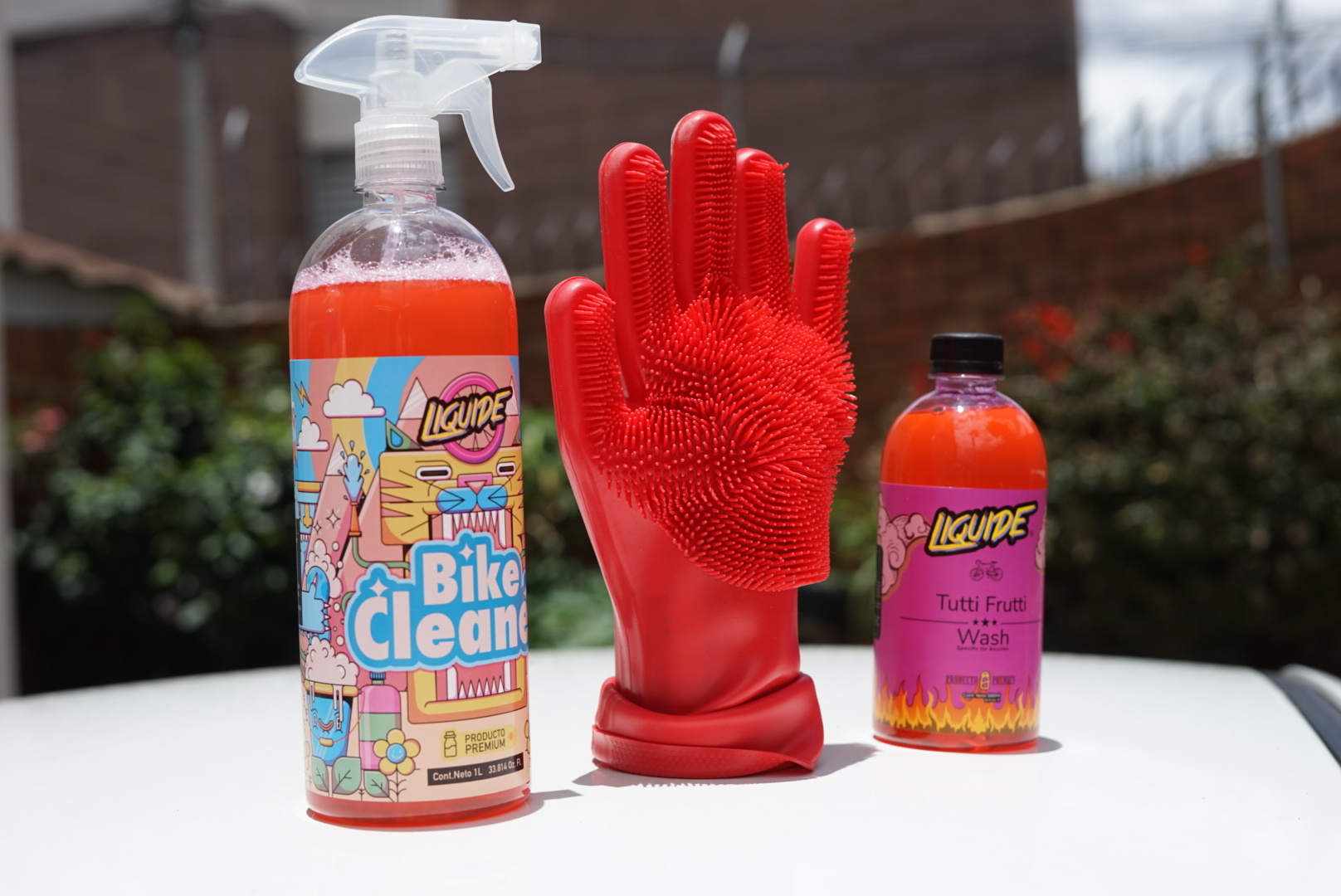 RUBBER GLOVES